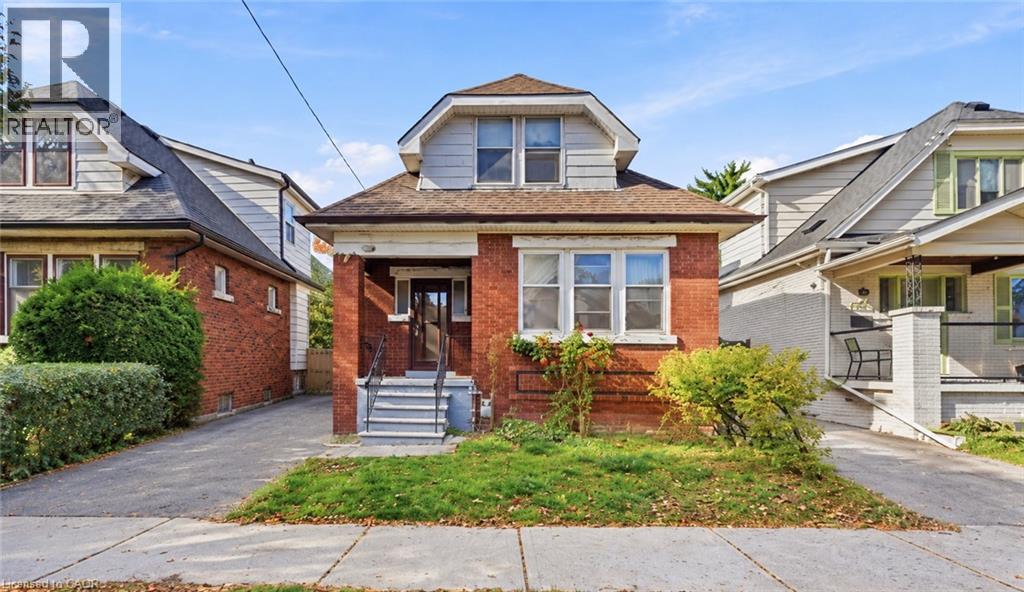 MLS® listing #30457250 for sale located at 126 PARK Row S
