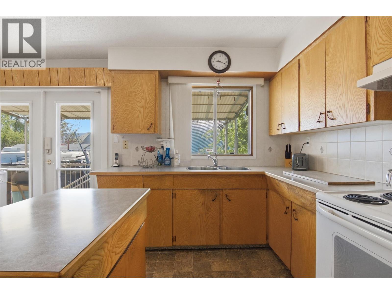 MLS® listing #30457691 for sale located at 236 Spruce Avenue