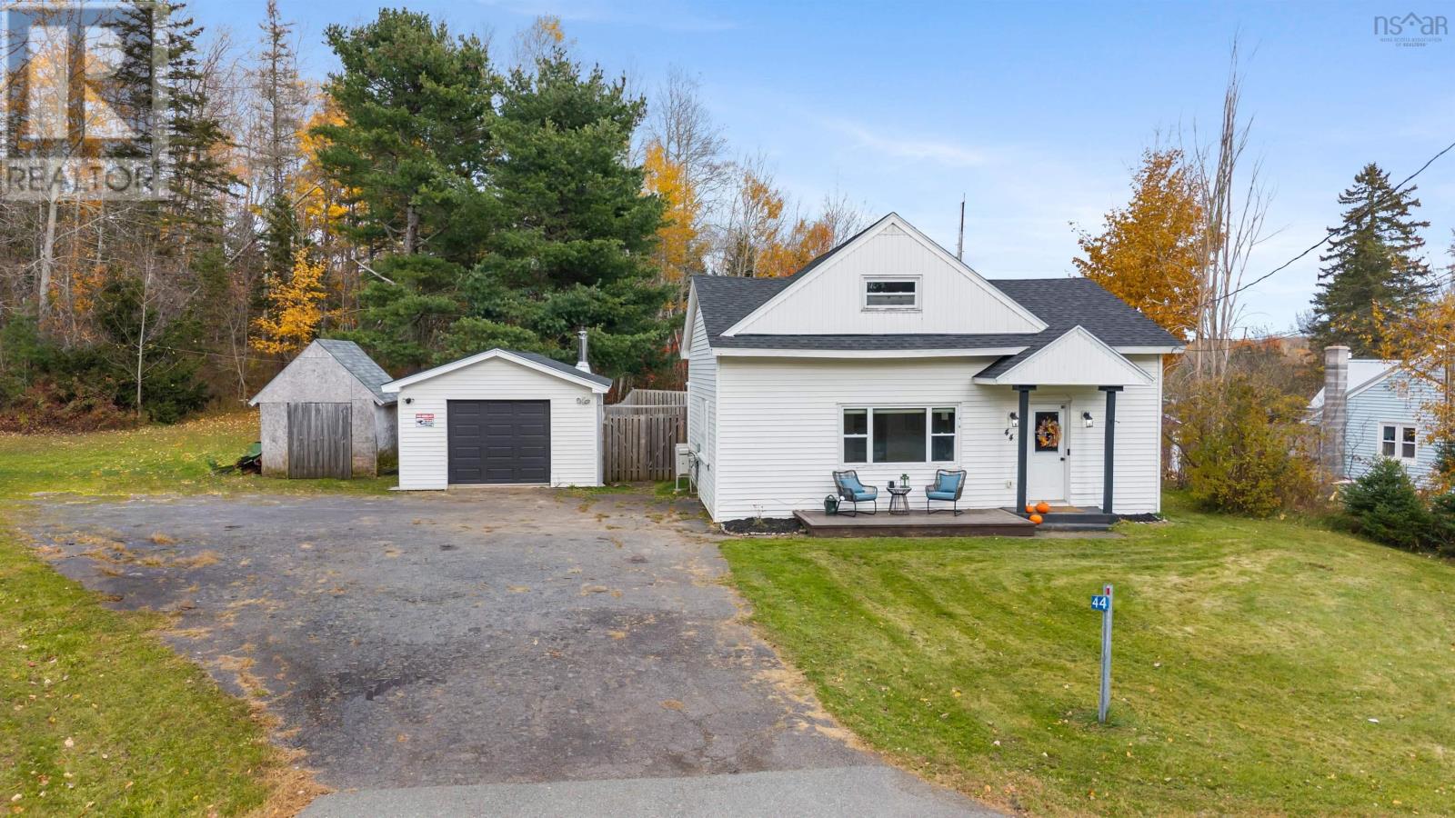 MLS® listing #30459105 for sale located at 44 Foxbrook Road