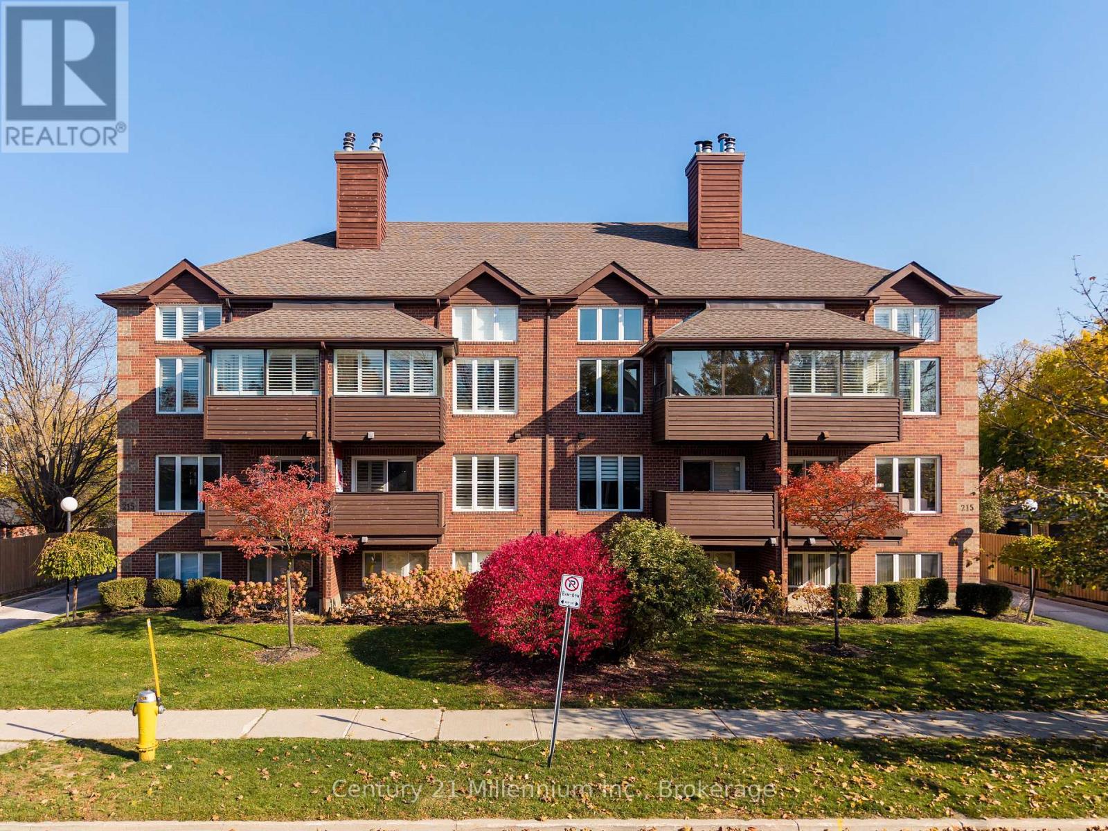 MLS® listing #30460335 for sale located at 5 - 215 PINE STREET