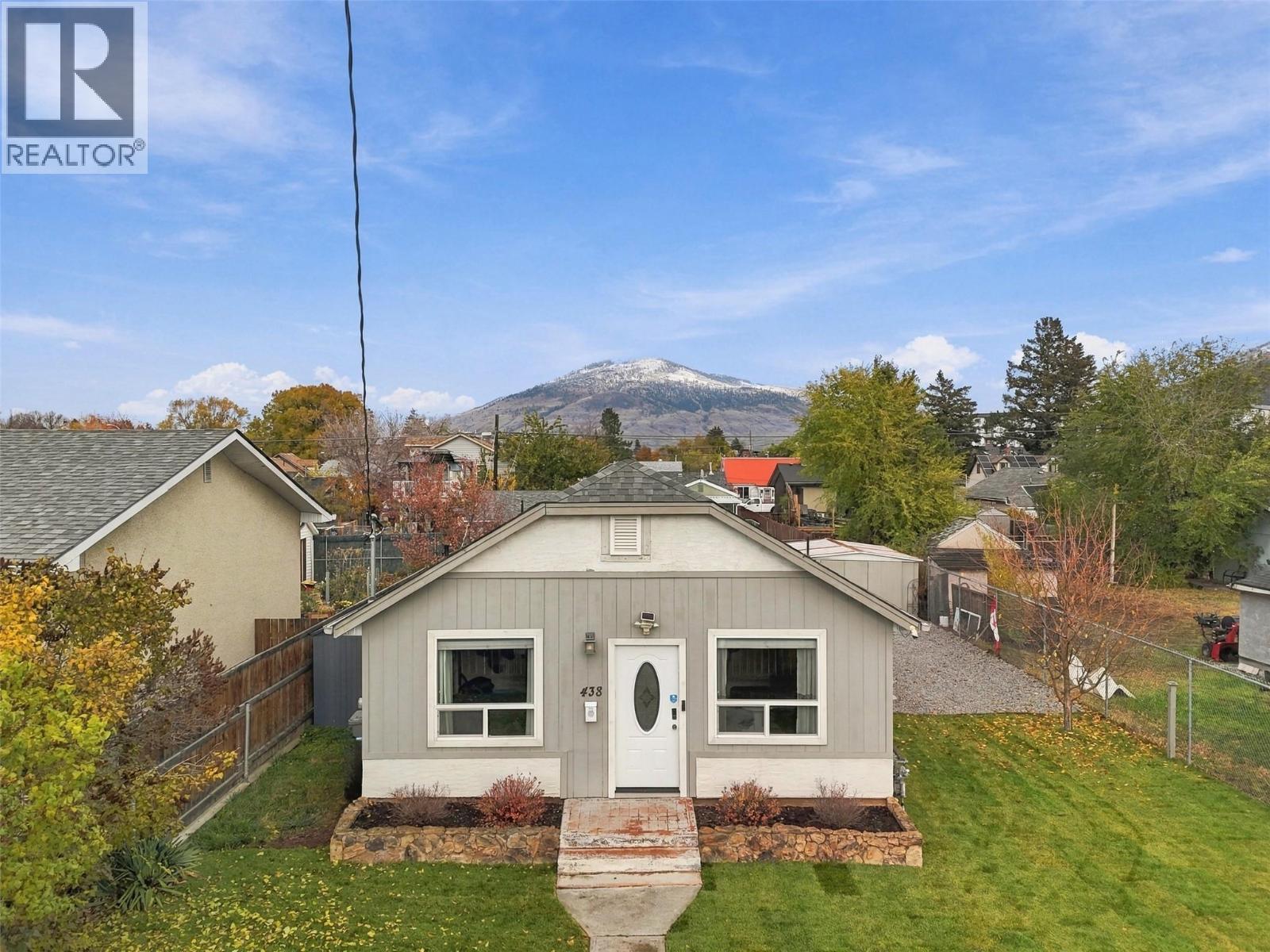 MLS® listing #30461290 for sale located at 438 Royal Avenue