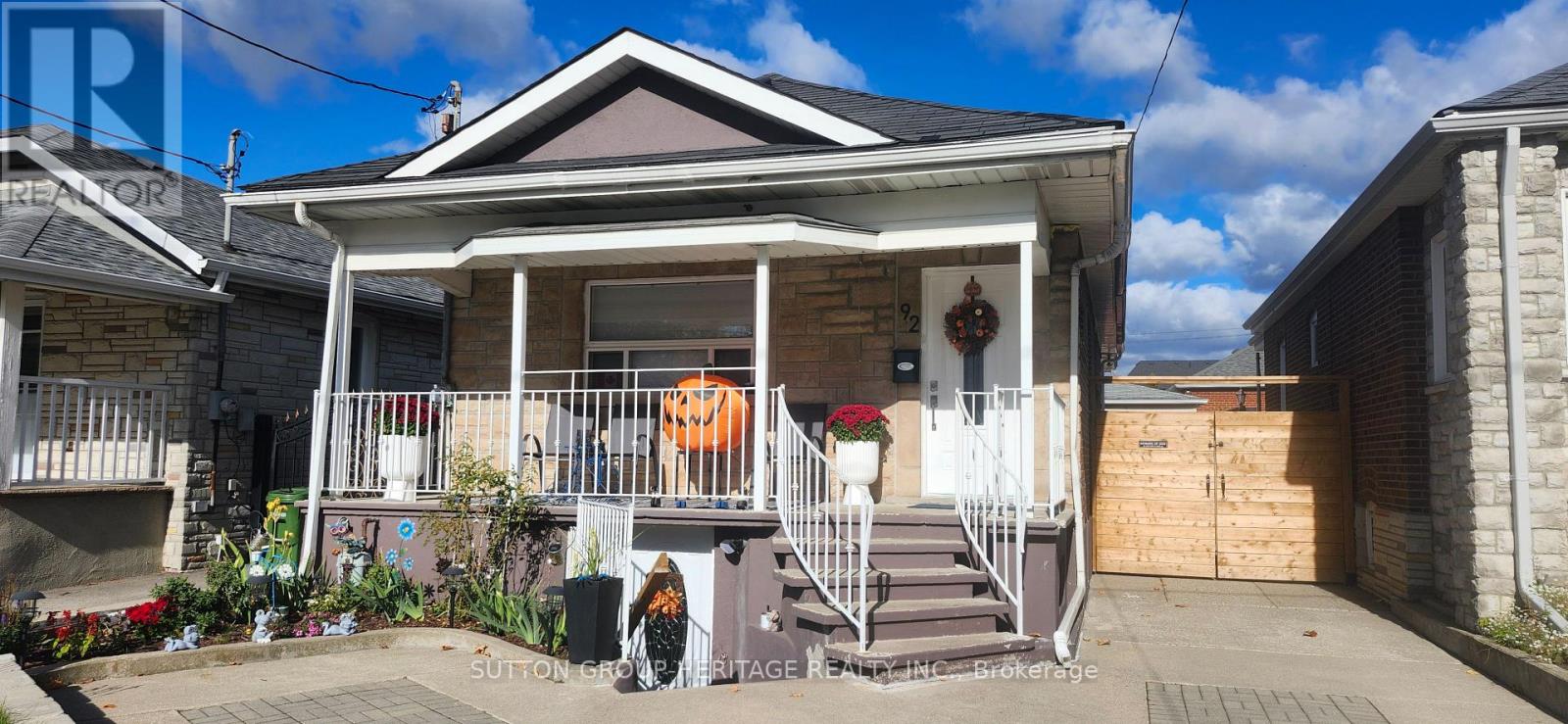 MLS® listing #30461458 for sale located at 92 FOXWELL STREET