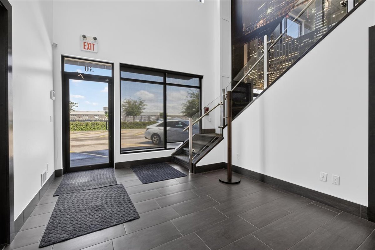30 20 CIRCLE Drive, 45110370, Alberta,