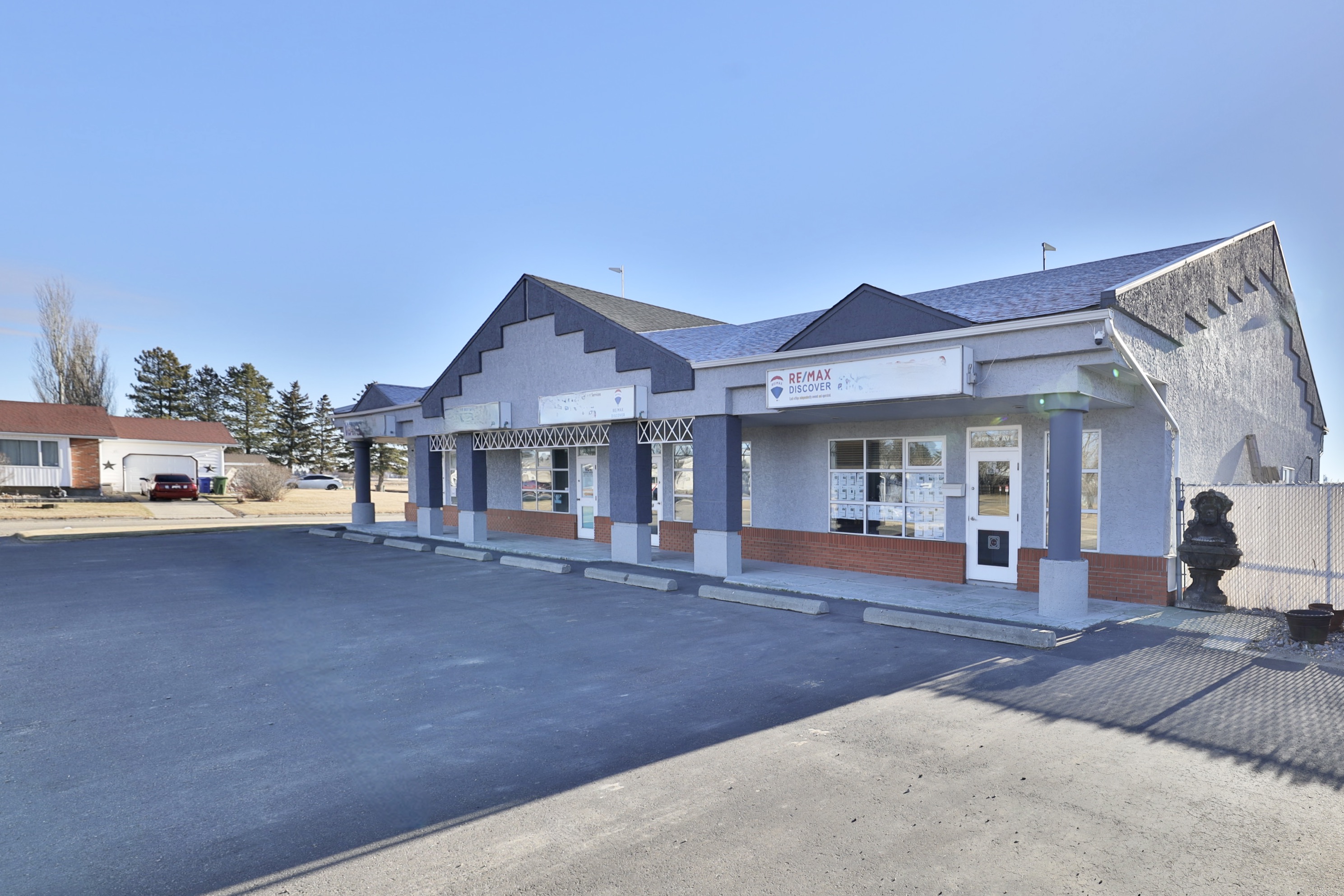  45717356, Alberta,