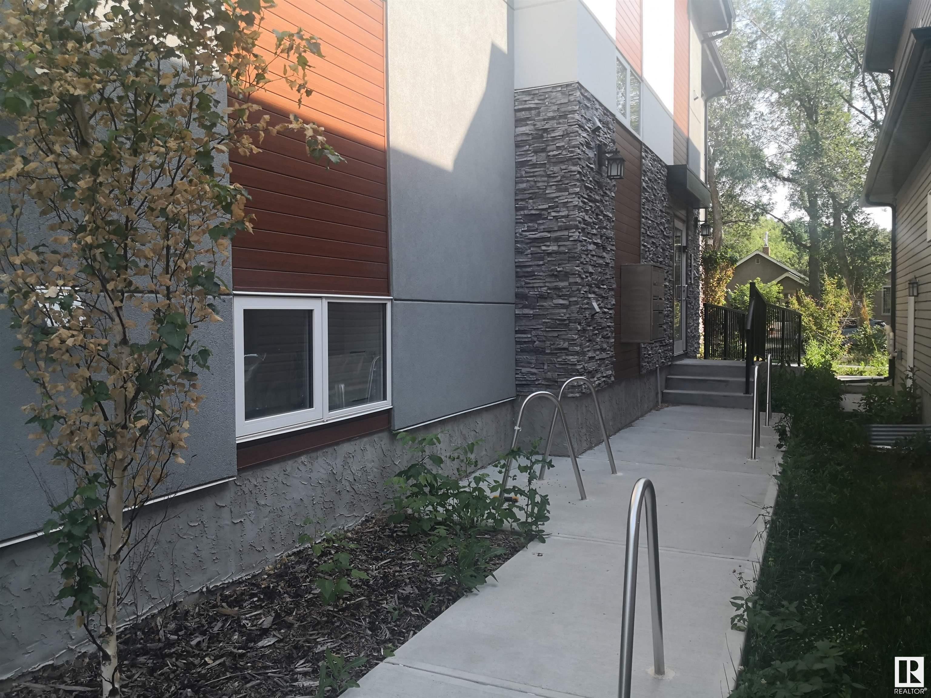 Second View of 10916 UNIVERSITY Avenue, Garneau, Edmonton, Alberta, T6G 1Y2