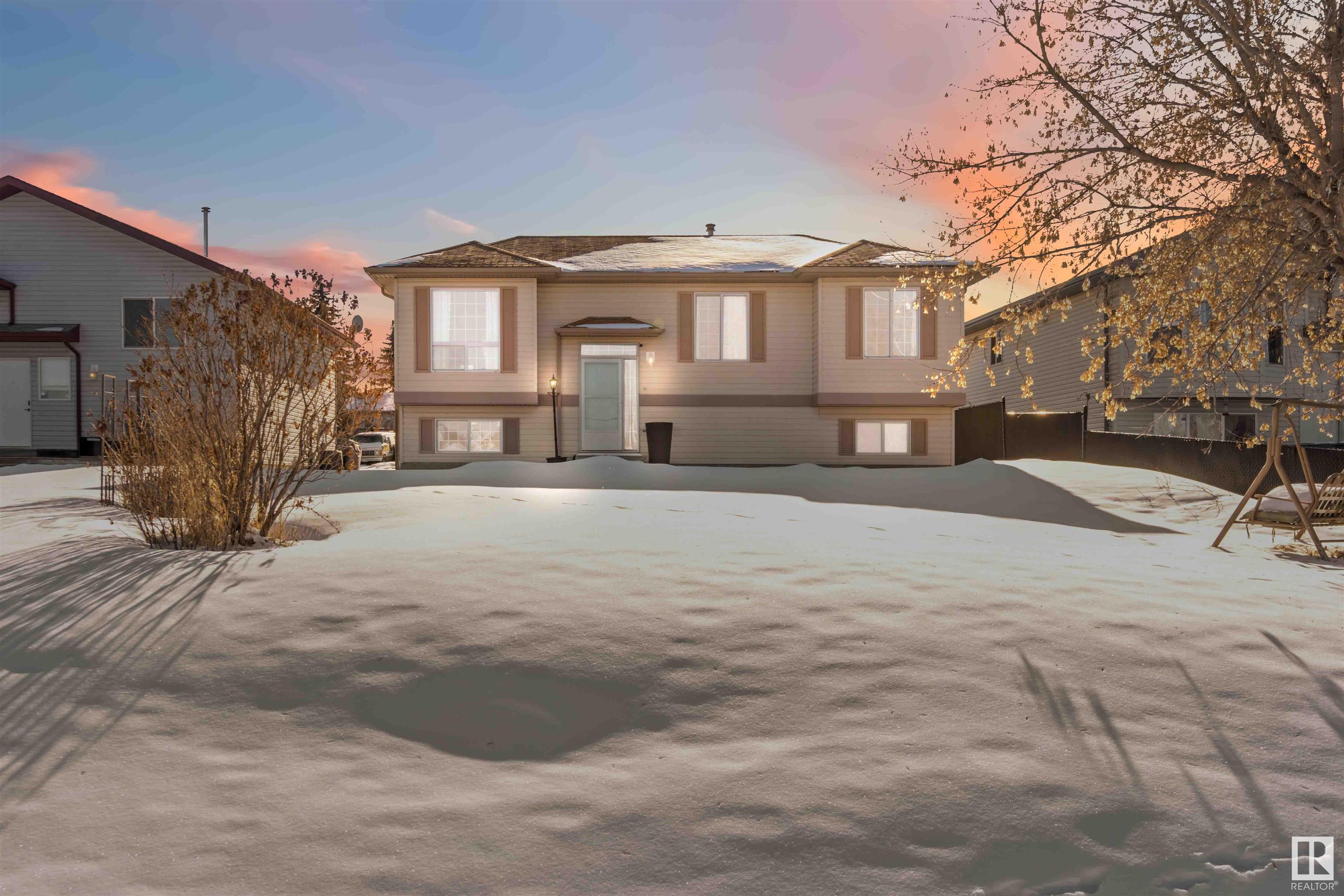 32 SPRUCE MEADOW Lane, E4426747, Alberta,