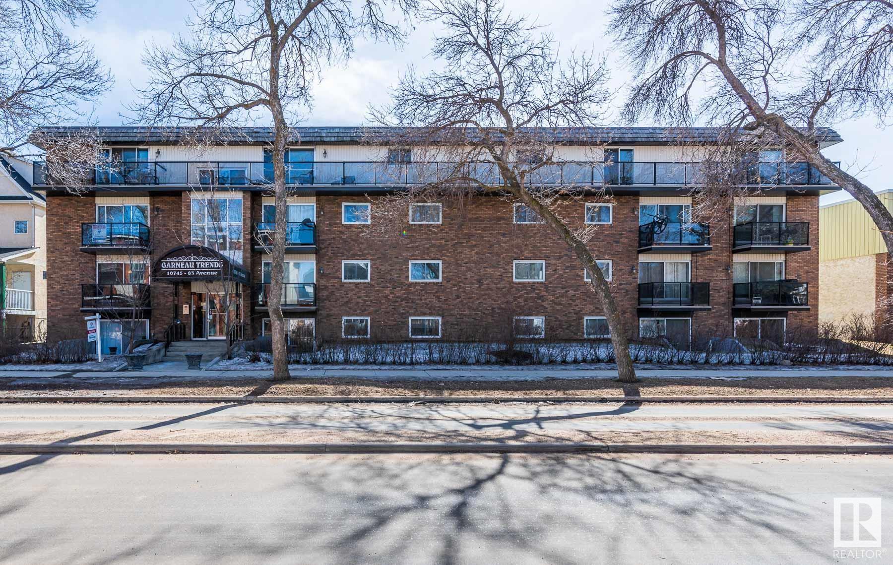 Second View of 302 10745 83 Avenue, Garneau, Edmonton, Alberta, T6E 2E5