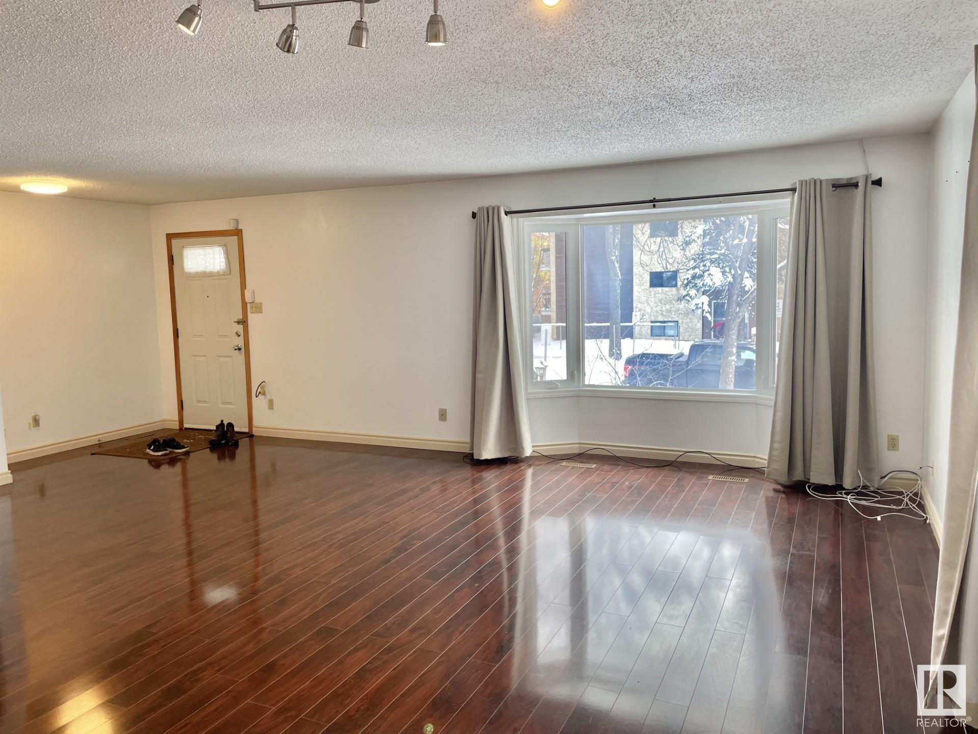 Fifth View of Parkdale (Edmonton), Edmonton, Alberta, T5B 2Z2