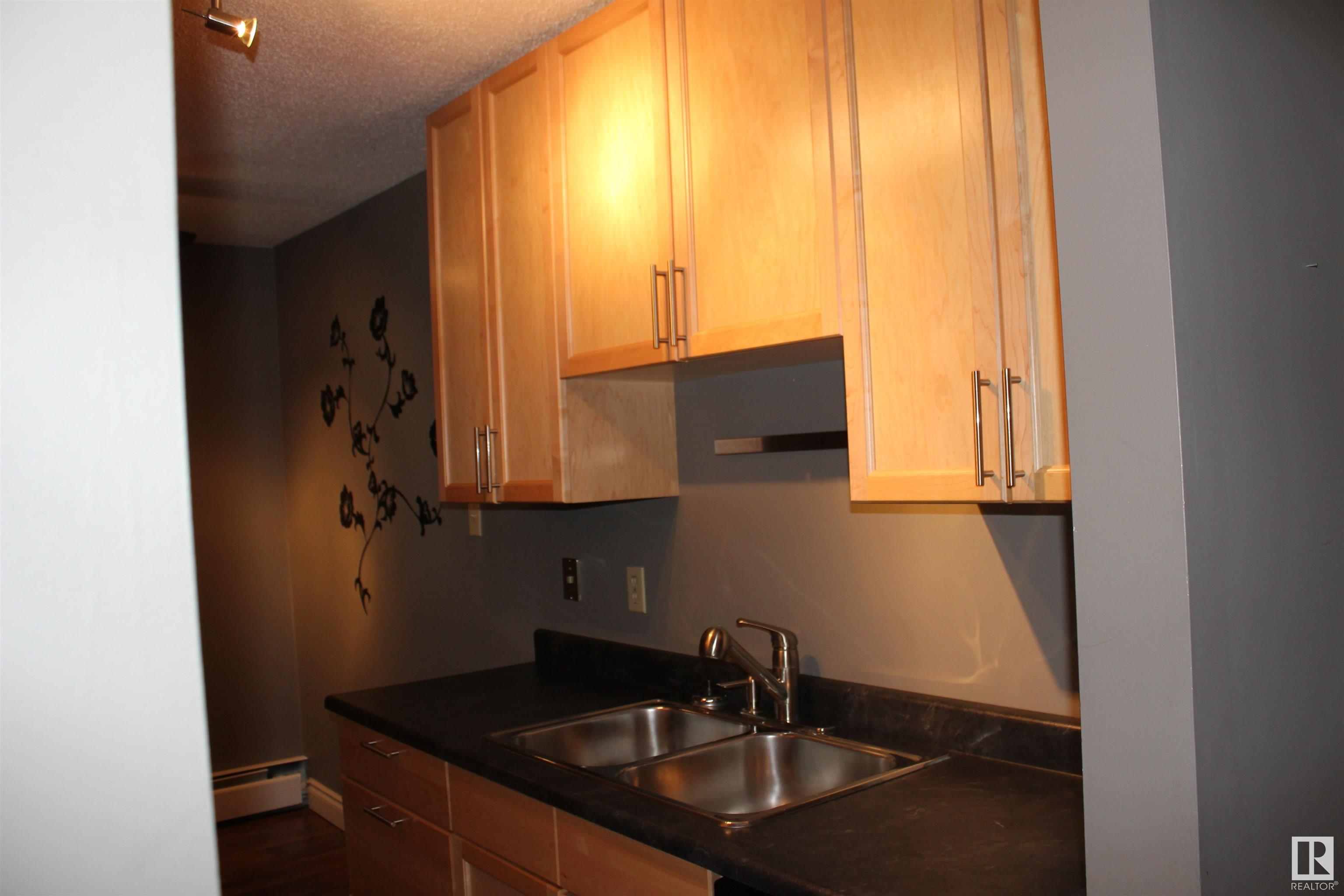 Fifth View of 2 10520 80 Avenue, Queen Alexandra, Edmonton, Alberta, T6E 1V3
