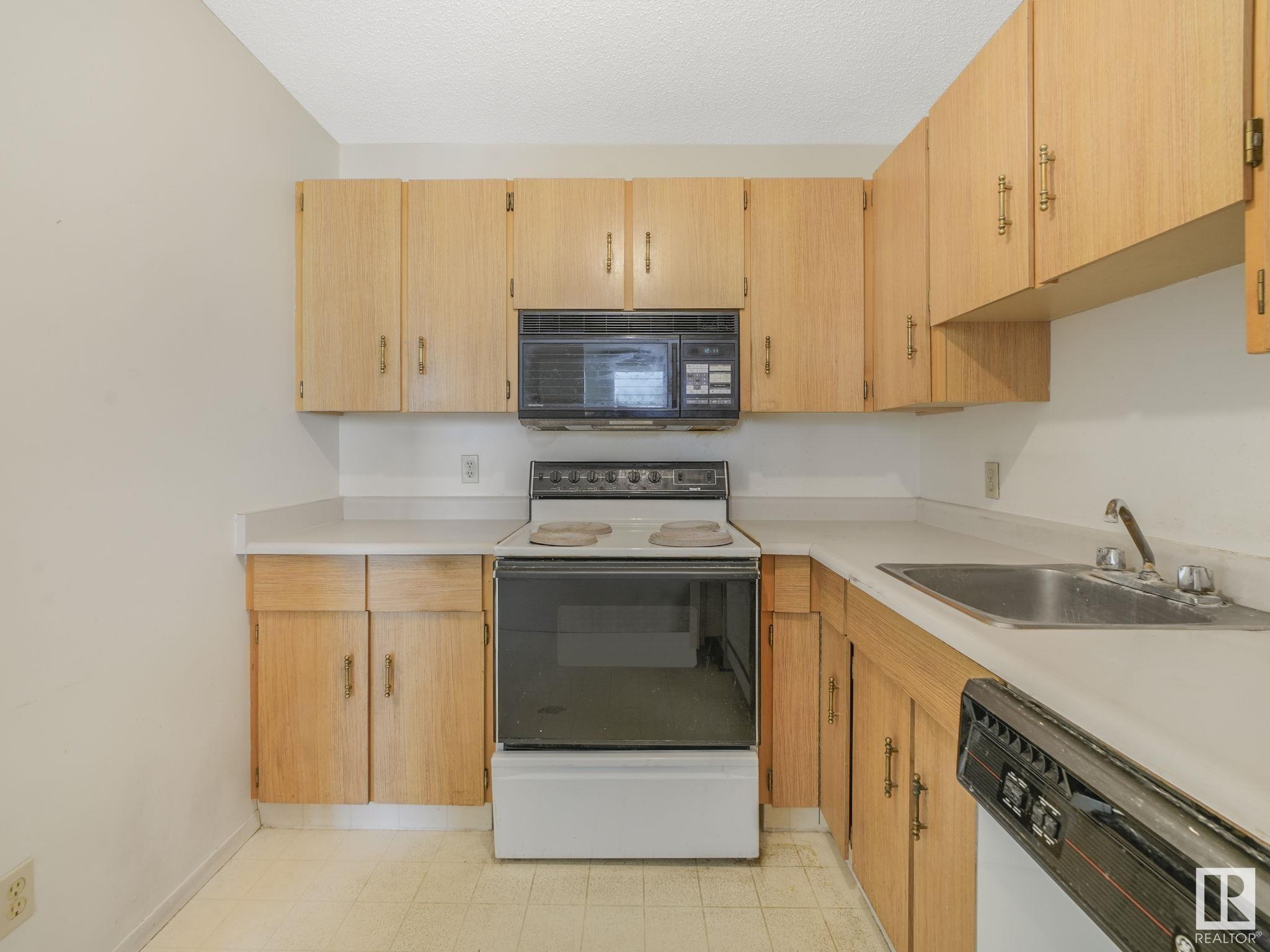 Fifth View of 1105 9916 113 Street, Wîhkwêntôwin, Edmonton, Alberta, T5K 2N3