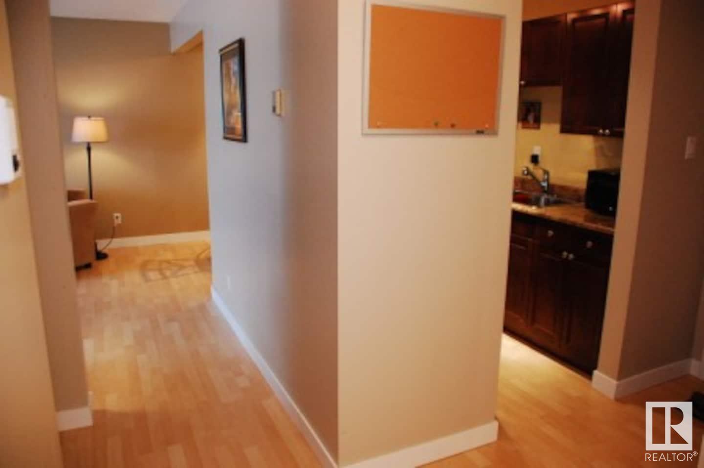 Fourth View of 407 10145 113 Street, Wîhkwêntôwin, Edmonton, Alberta, T5K 1P1