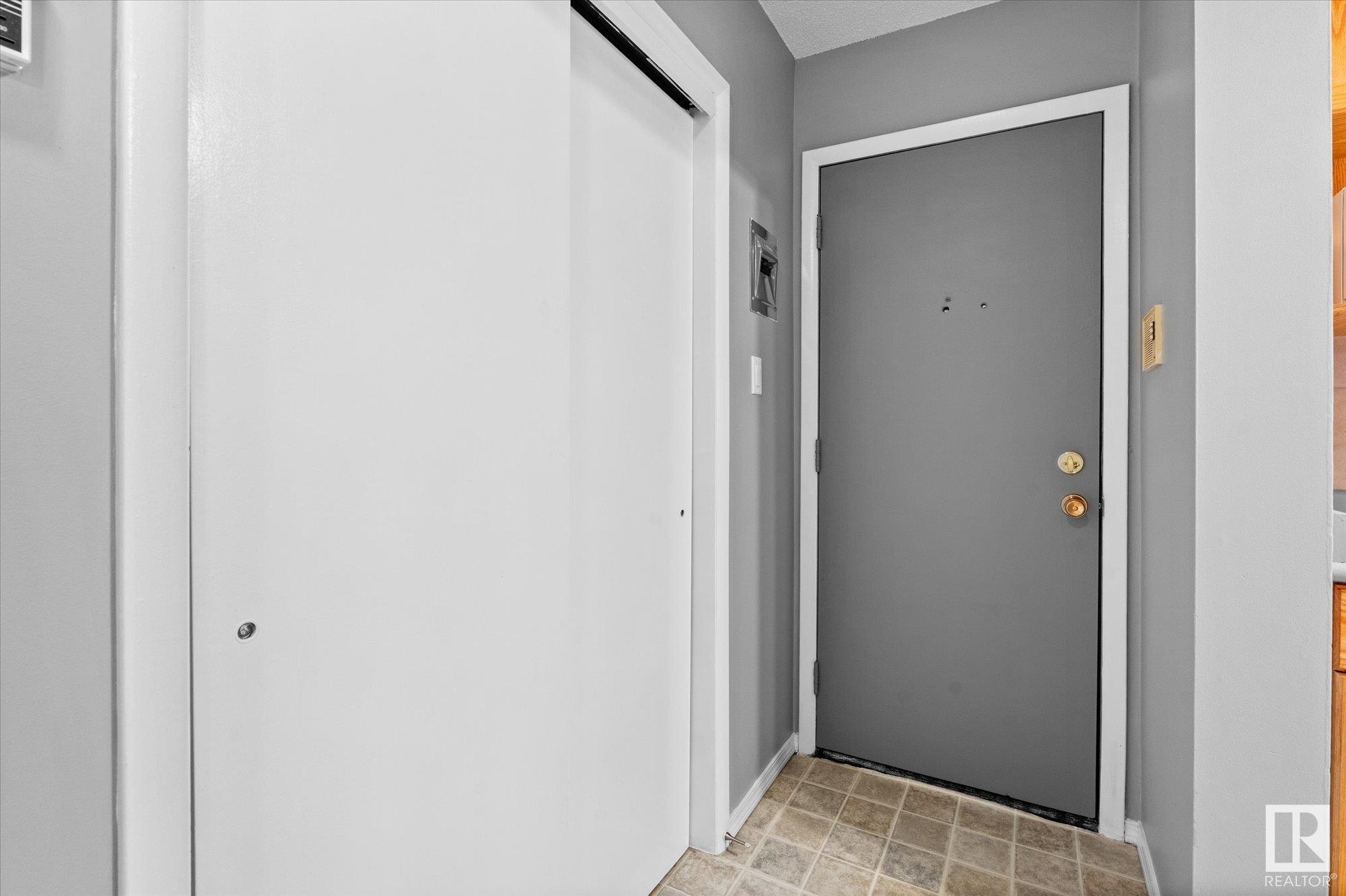 Fifth View of 302 10738 85 Avenue, Garneau, Edmonton, Alberta, T6E 2K8