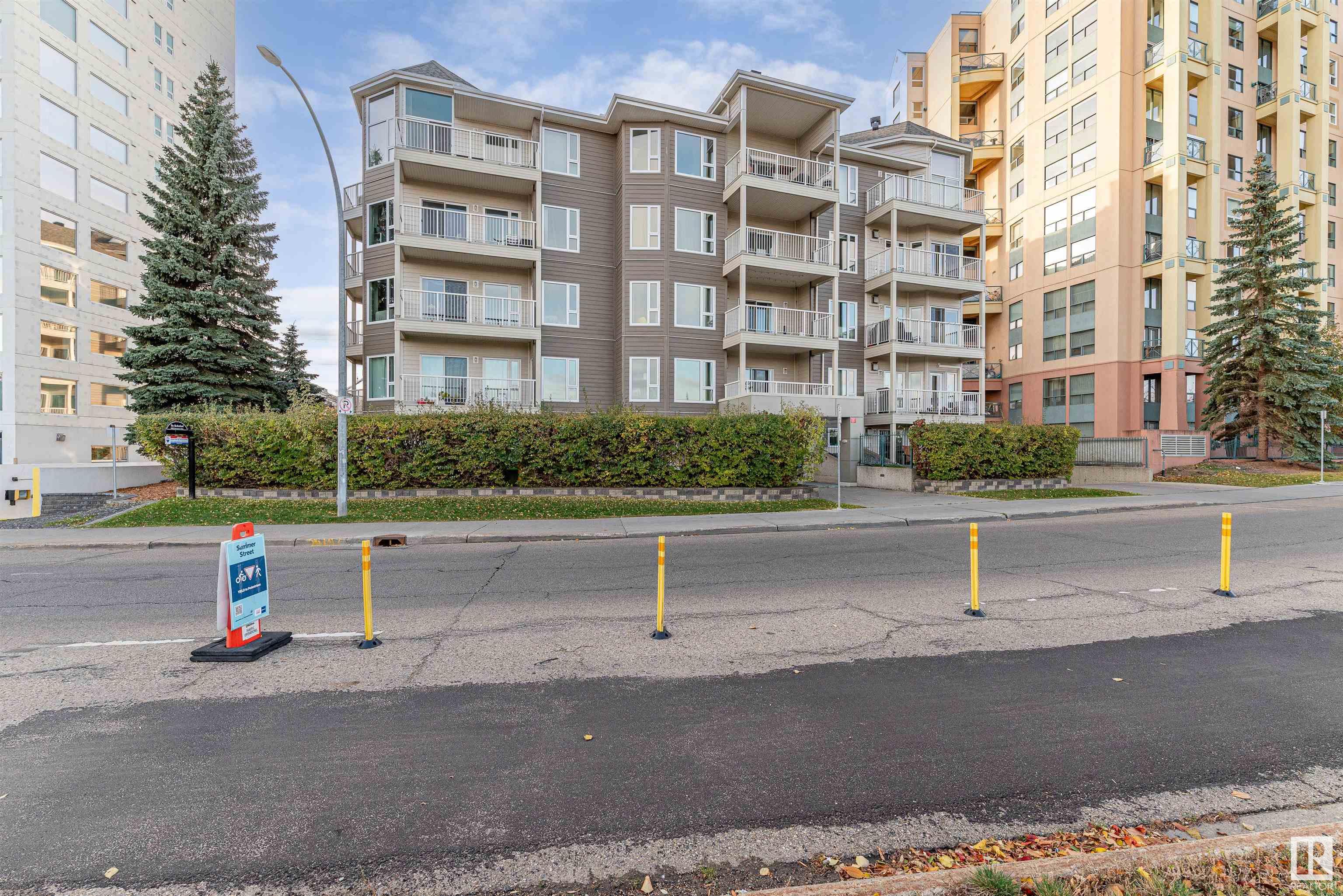 Third View of 103 10809 SASKATCHEWAN Drive, Garneau, Edmonton, Alberta, T6E 4S5