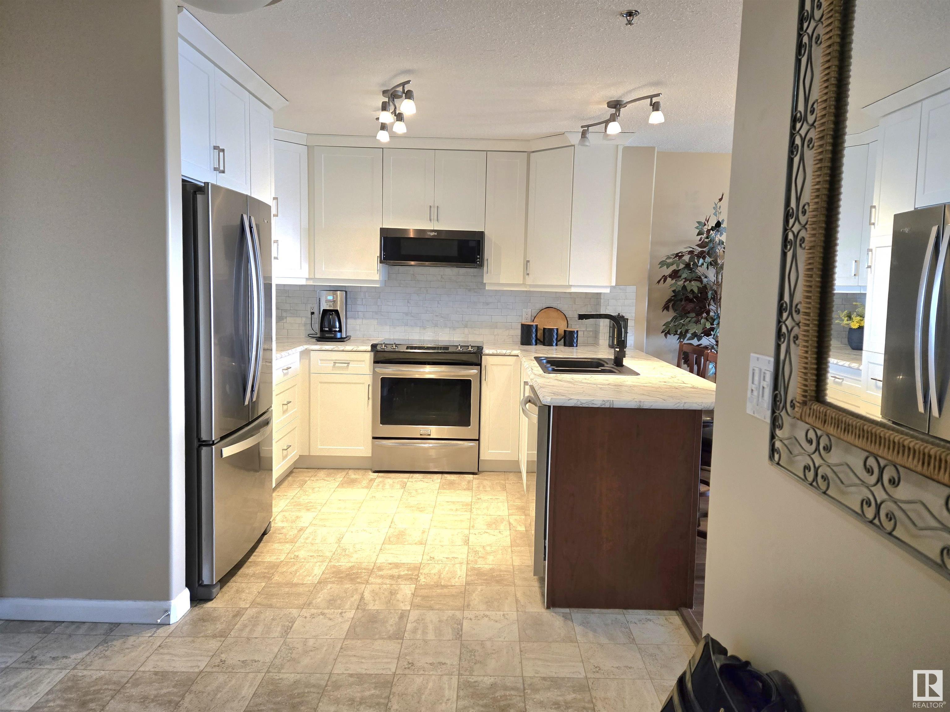 Third View of 330 530 HOOKE Road, Canon Ridge, Edmonton, Alberta, T5A 5J5