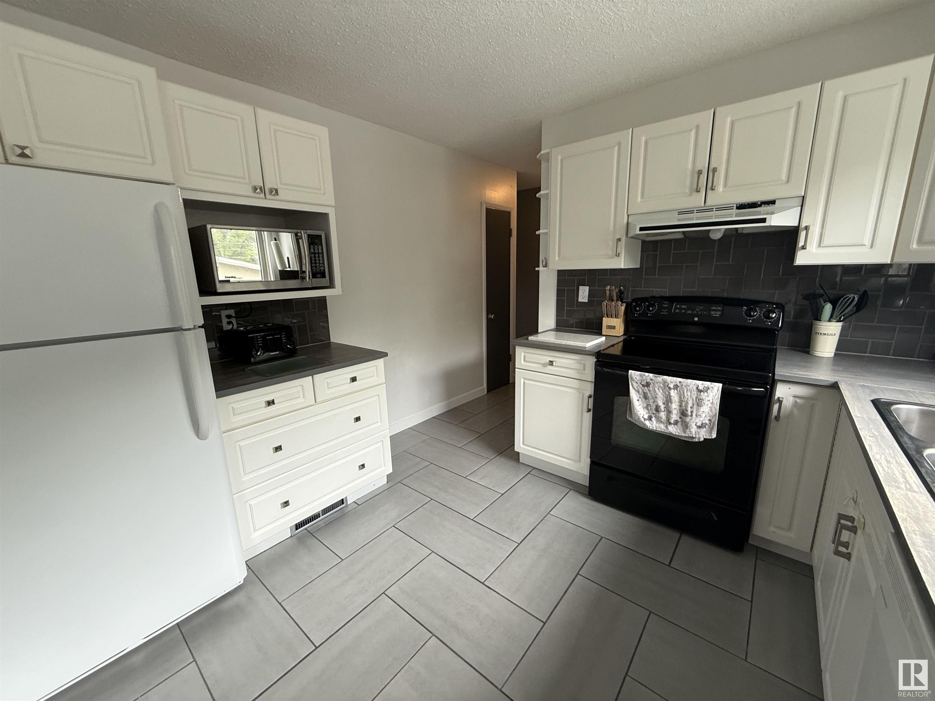 Second View of 40 GARDEN Crescent, Grandin, St. Albert, Alberta, T8N 0W9