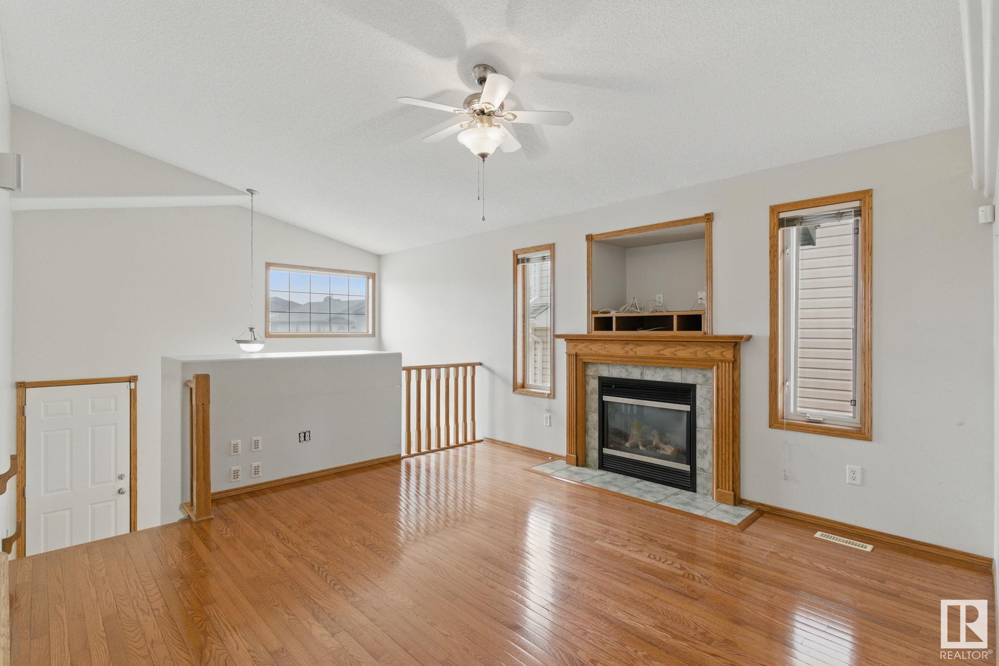 Fourth View of 542 KLARVATTEN LAKE Wynd, Klarvatten, Edmonton, Alberta, T5Z 3M1