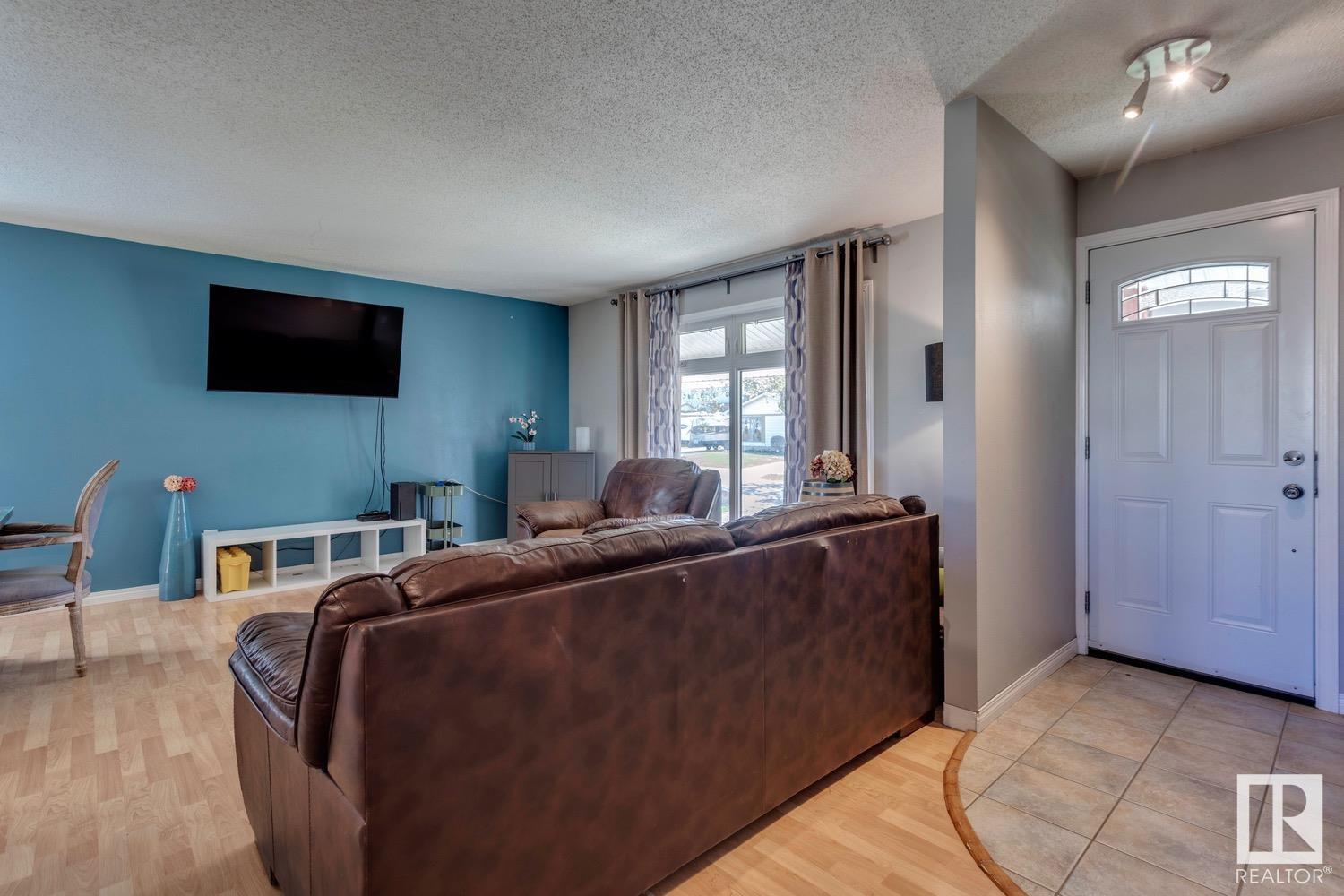 Fourth View of 2 LEON Place, Lacombe Park, St. Albert, Alberta, T8N 1X6