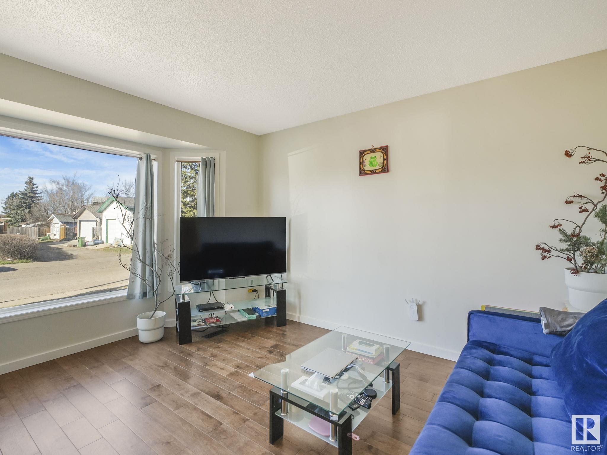 Third View of 8337 156 Avenue, Belle Rive, Edmonton, Alberta, T5Z 2R5