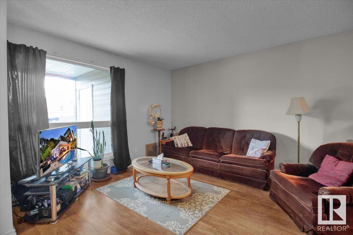 Fifth View of 1152 SADDLEBACK Road, Skyrattler, Edmonton, Alberta, T6J 4Z4