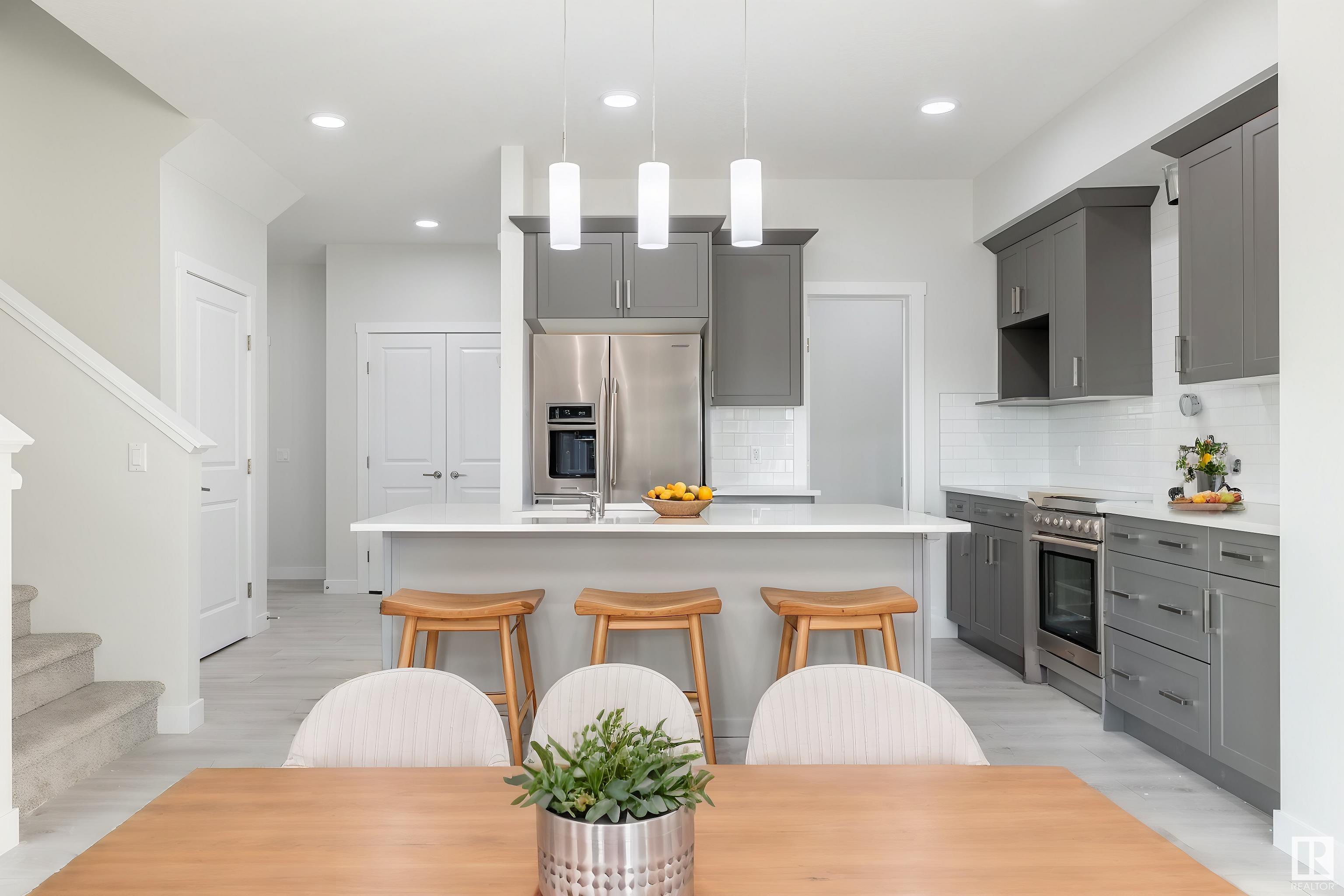 Second View of 5264 KINNEY Place, Keswick Area, Edmonton, Alberta, T6M 3B5
