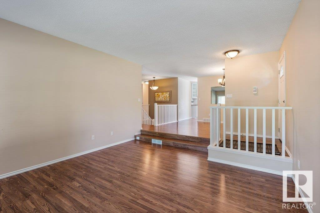 Fourth View of 2 LINDBERGH Crescent, Lacombe Park, St. Albert, Alberta, T8N 2S9