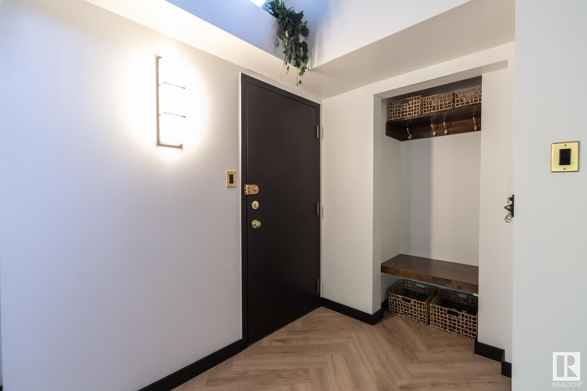 Fourth View of 407 10171 119 Street, Wîhkwêntôwin, Edmonton, Alberta, T5K 1Z1