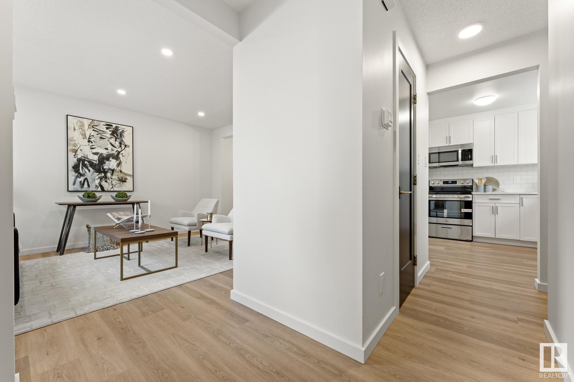 Fourth View of 9E CASTLE Terrace, Caernarvon, Edmonton, Alberta, T5X 2E6