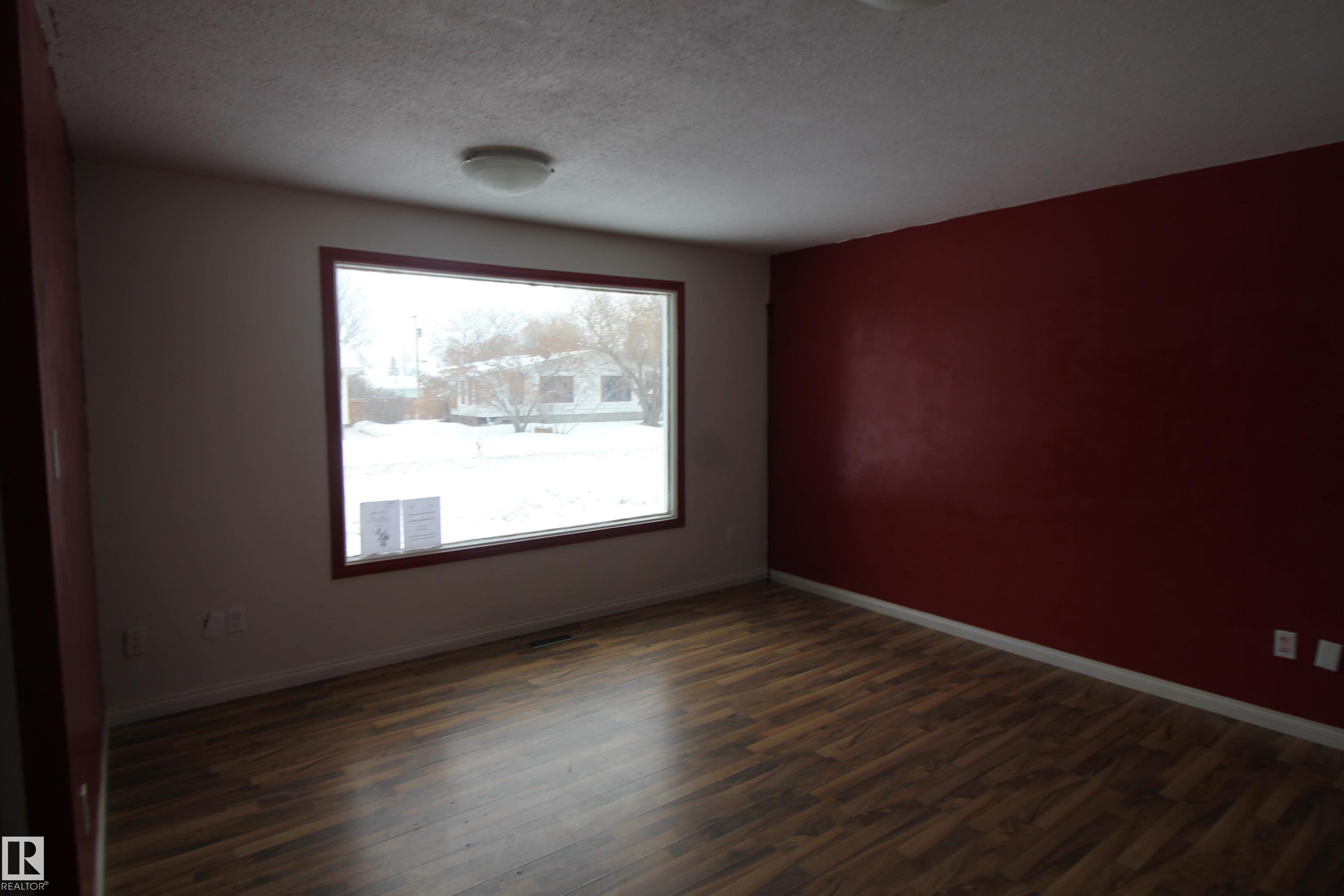 Third View of Mannville, Mannville, Alberta, T0B 2W0