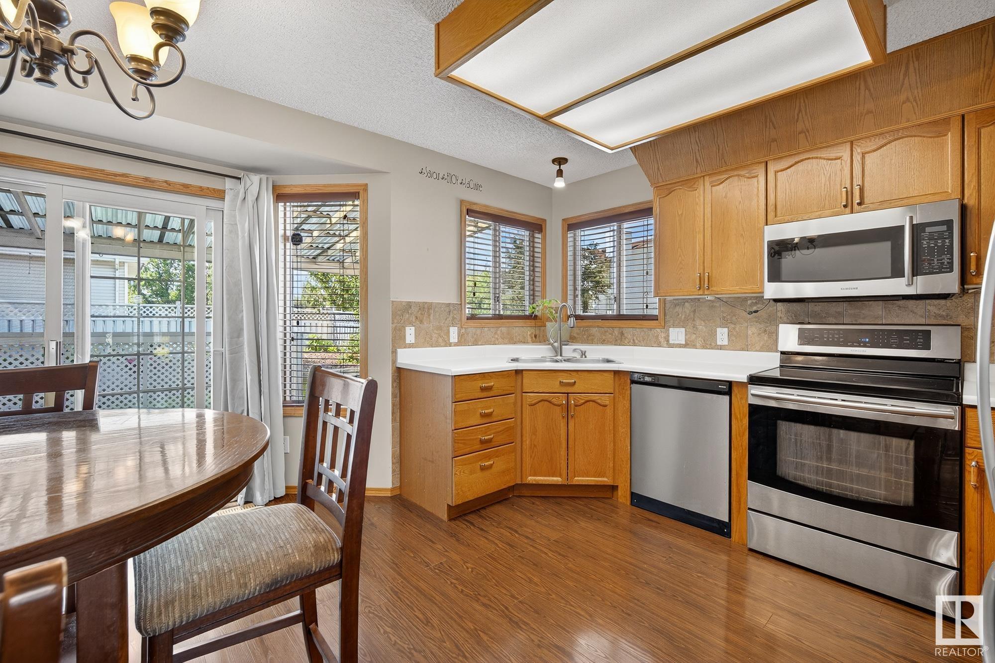 Fourth View of 3627 40 Avenue, Kiniski Gardens, Edmonton, Alberta, T6L 6M8
