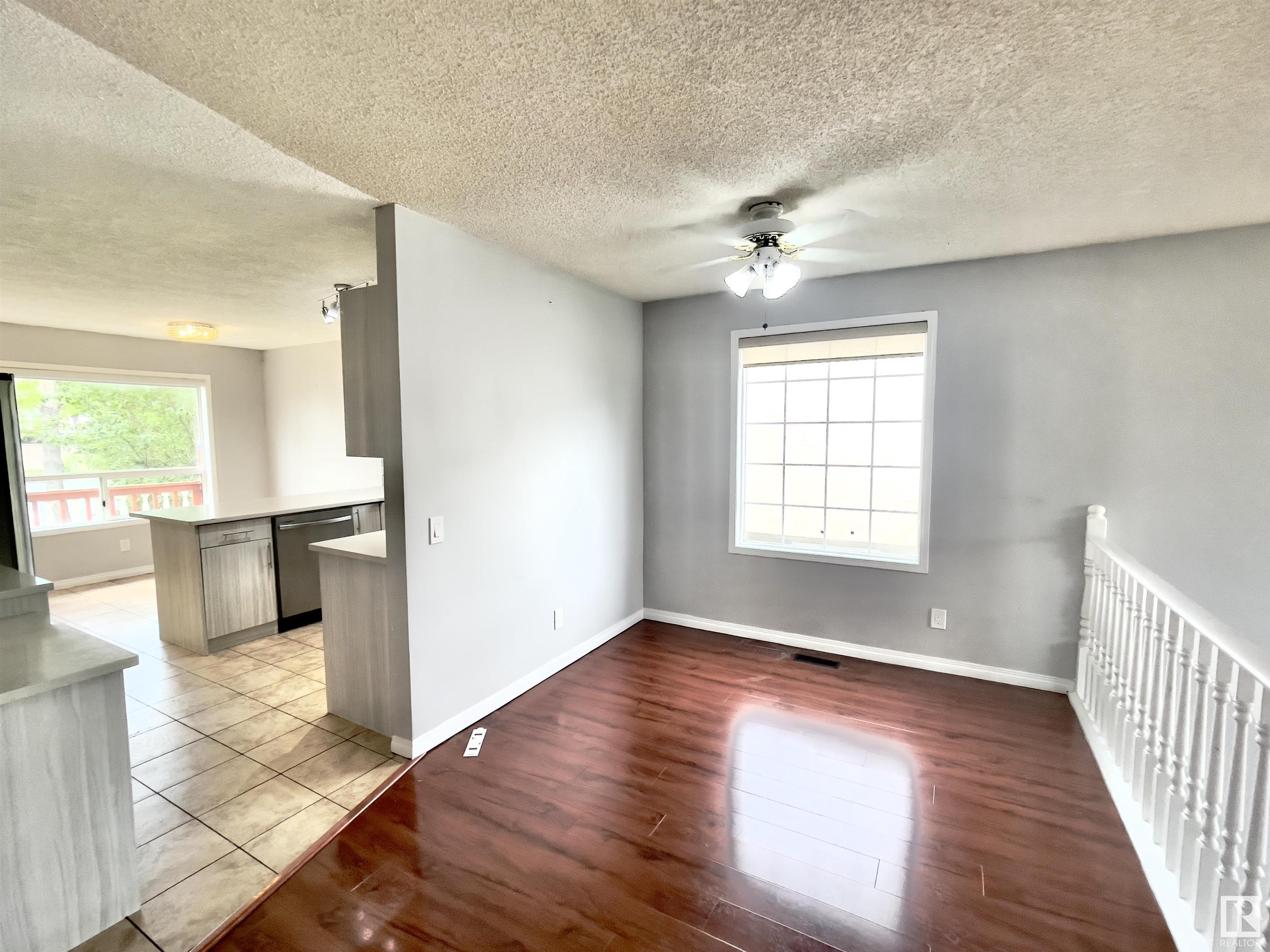 Fifth View of 3523 38A Avenue, Kiniski Gardens, Edmonton, Alberta, T6L 6N9