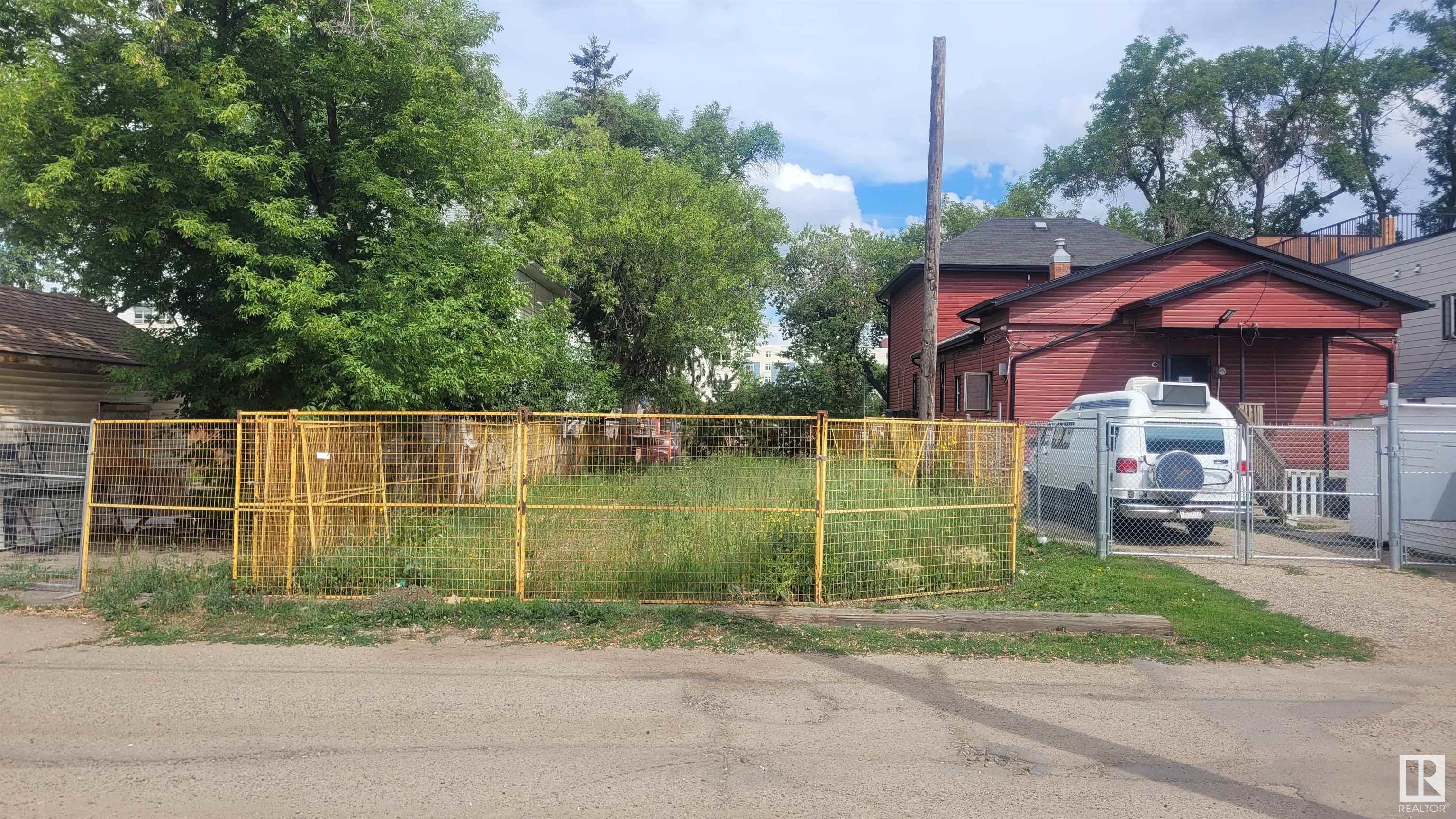 Fifth View of 9523 103 Avenue, Boyle Street, Edmonton, Alberta, T5H 0G8
