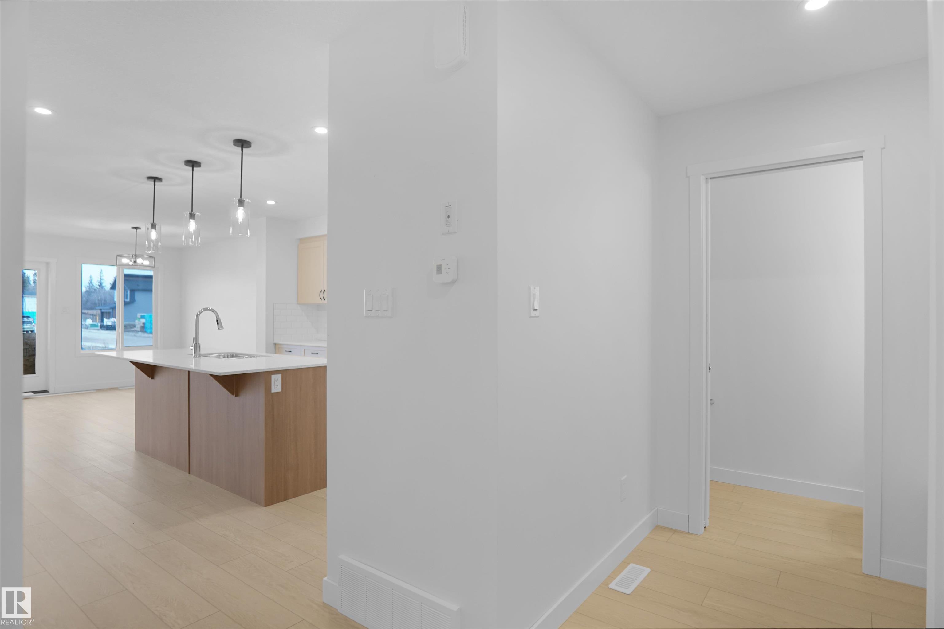 Third View of 624 176 Avenue, Marquis, Edmonton, Alberta, T5Y 4G1