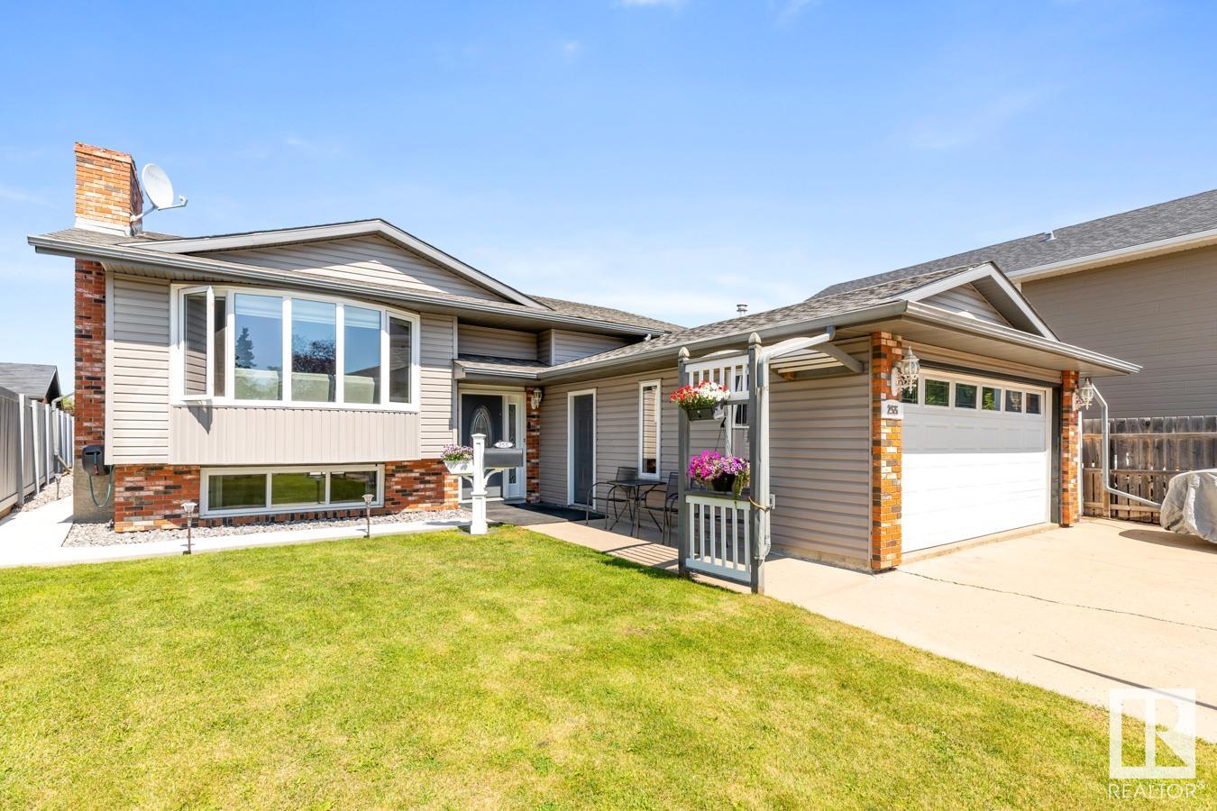 255 HUMBERSTONE Road, E4448067, Alberta,