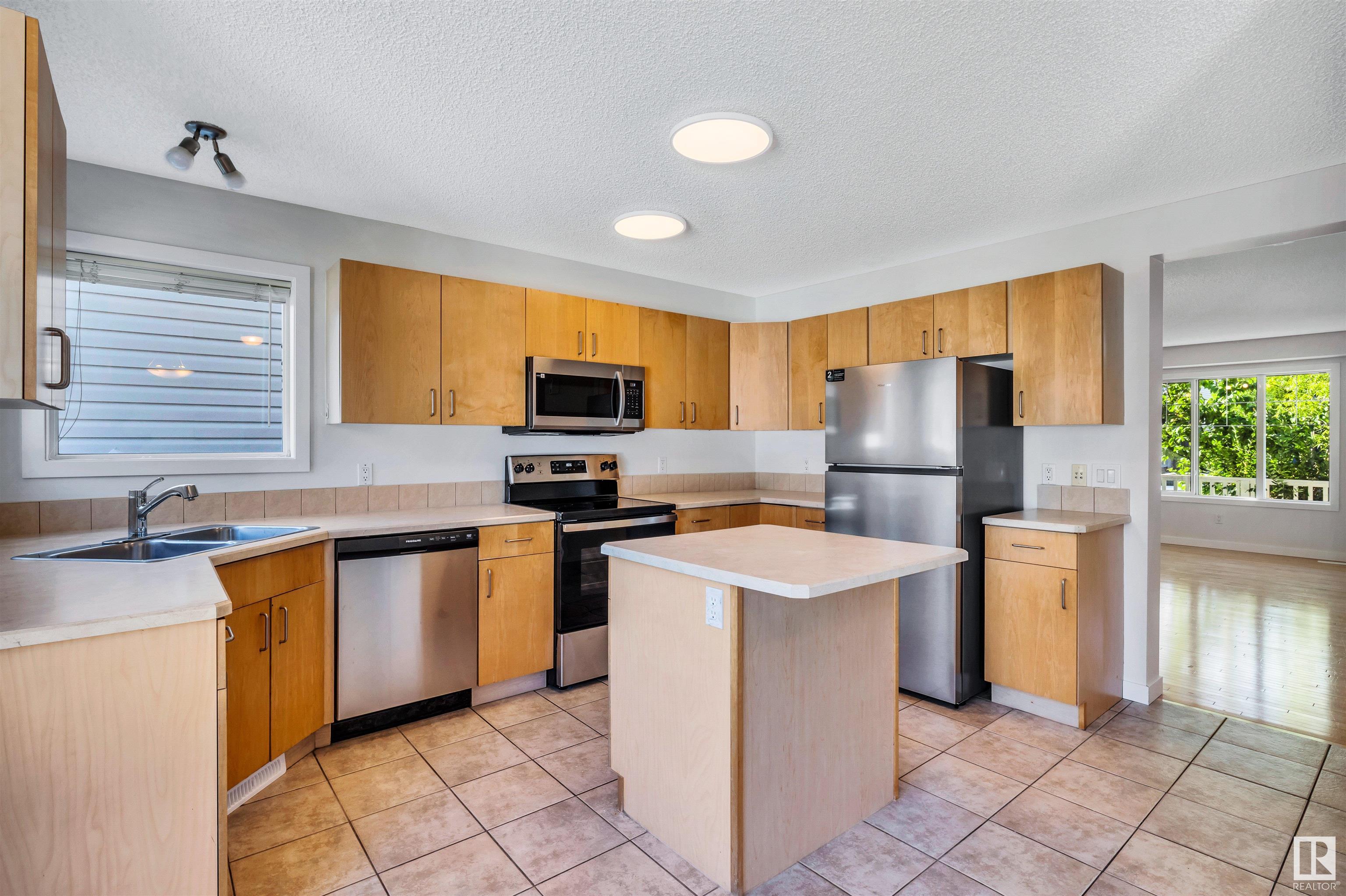 3036 TRELLE Crescent, E4448074, Alberta,