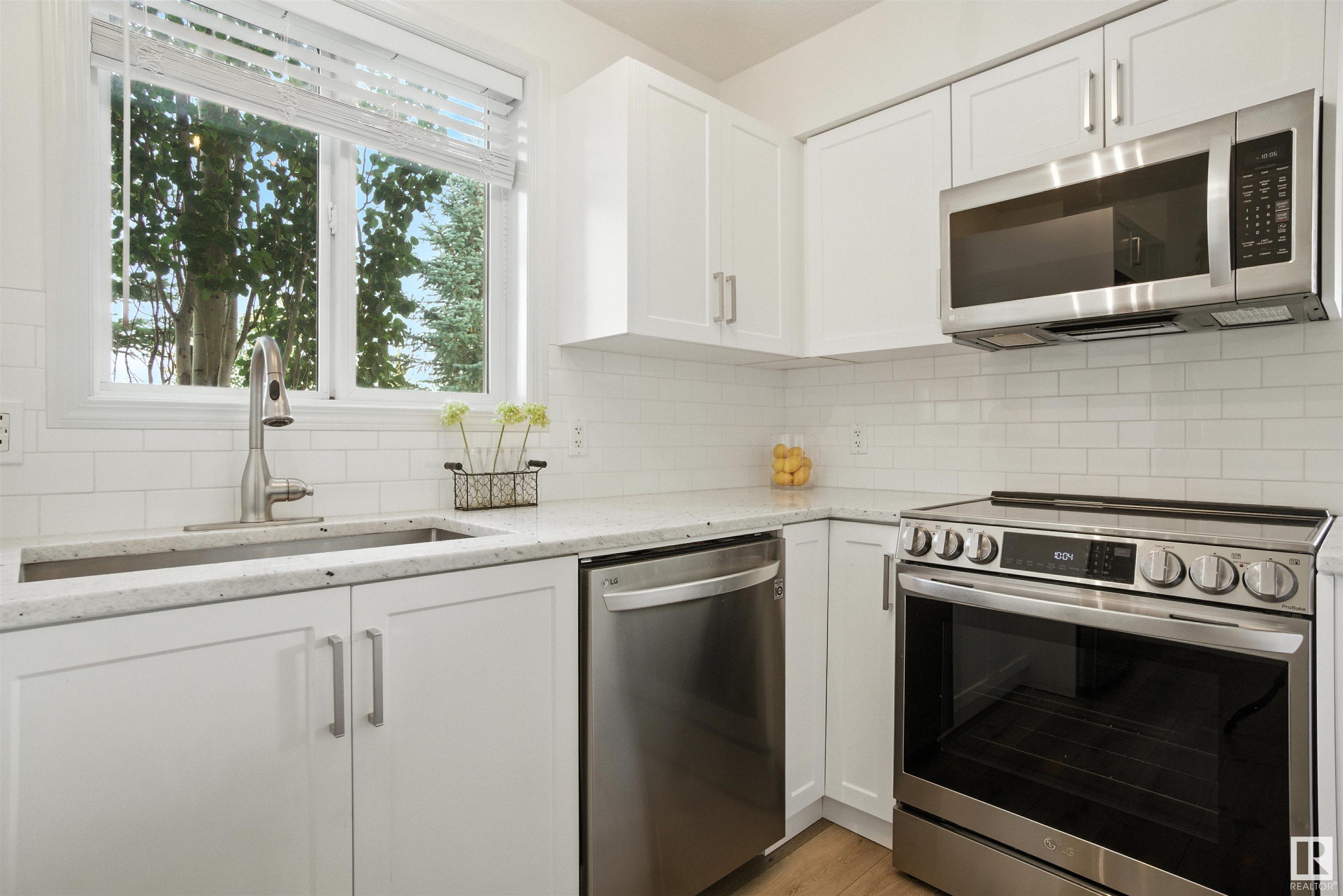 Third View of 301 40 SUMMERWOOD Boulevard, Summerwood, Sherwood Park, Alberta, T8H 0C2