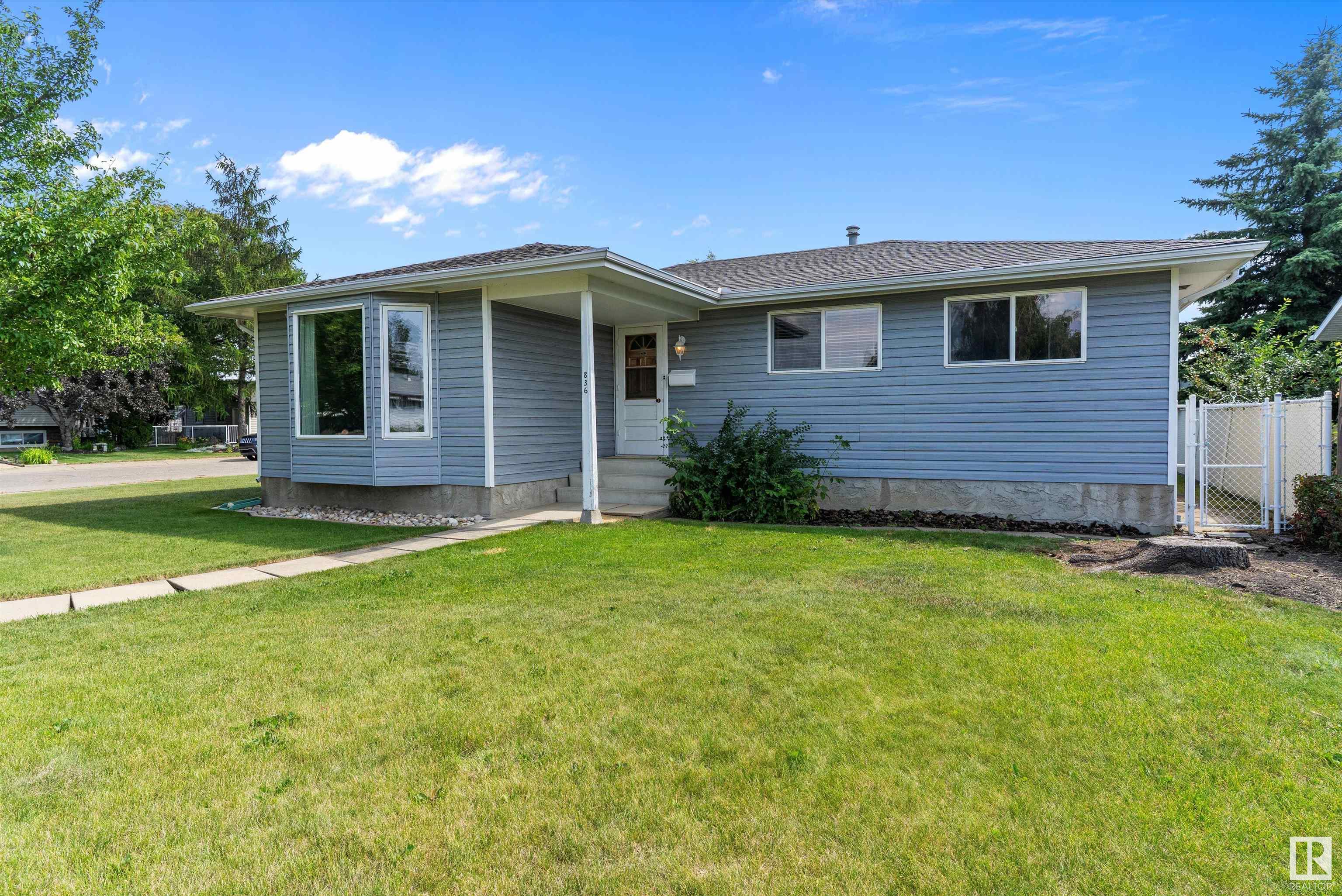 Second View of 836 KNOTTWOOD Road S, Menisa, Edmonton, Alberta, T6K 2V2