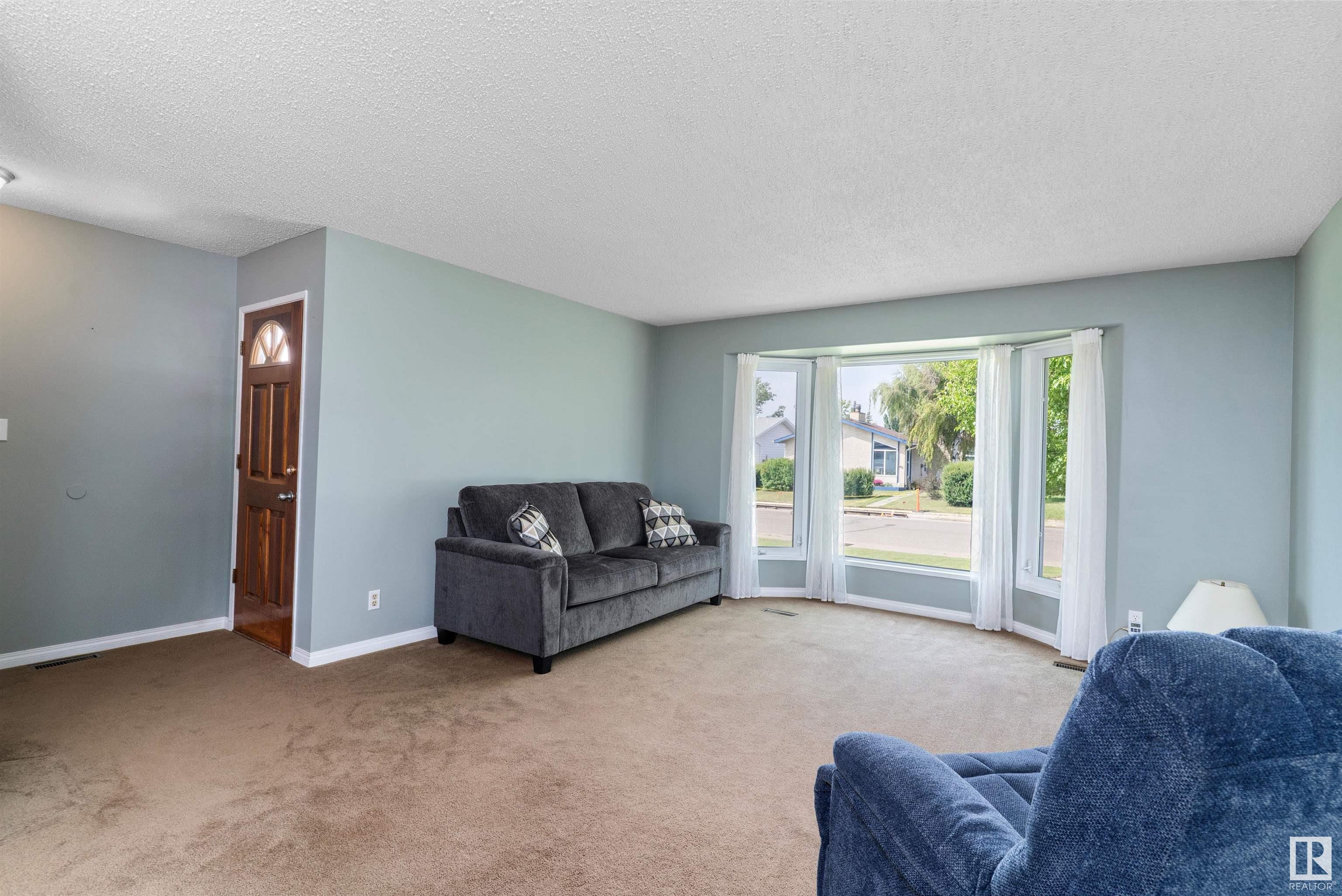 Third View of 836 KNOTTWOOD Road S, Menisa, Edmonton, Alberta, T6K 2V2