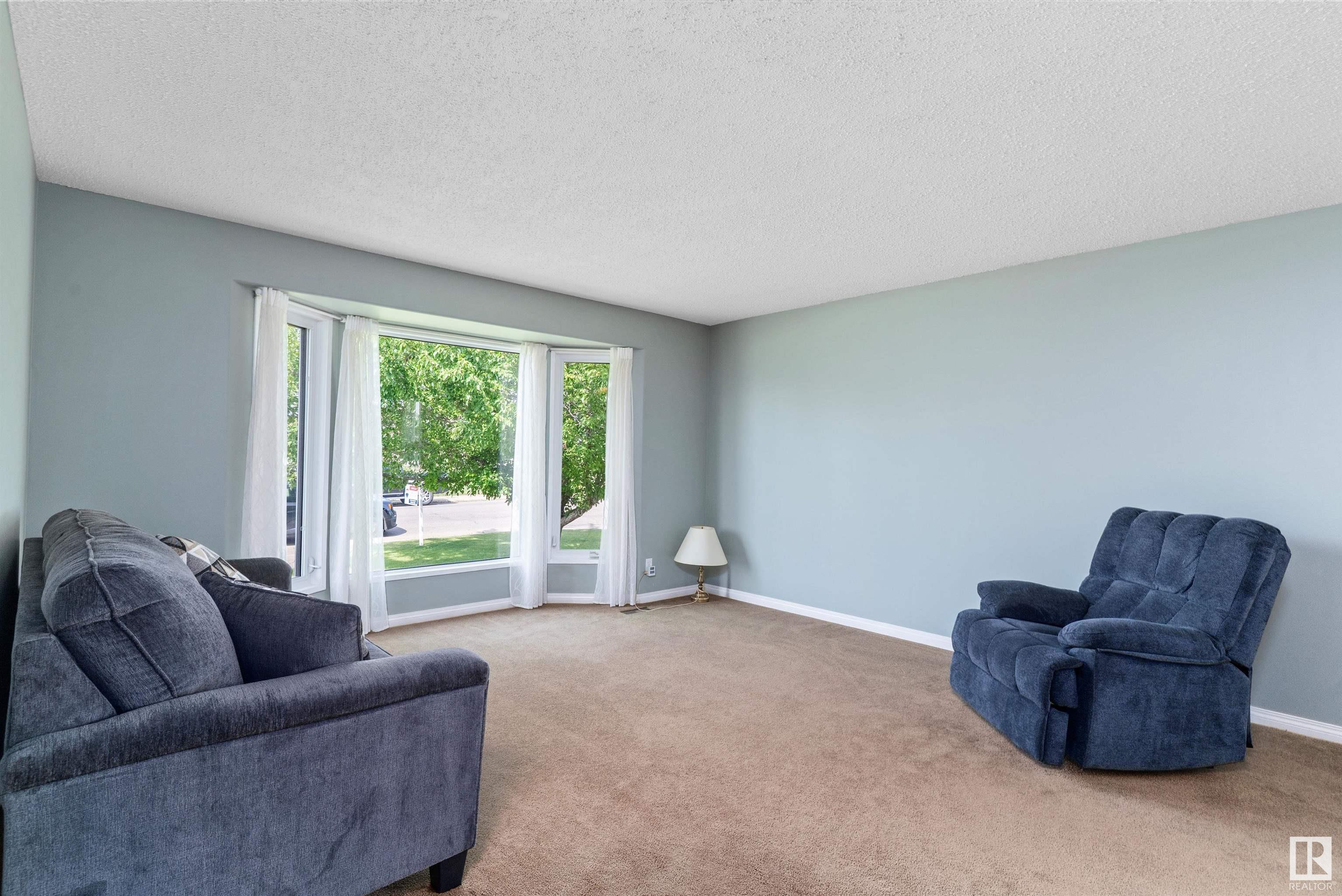 Fourth View of 836 KNOTTWOOD Road S, Menisa, Edmonton, Alberta, T6K 2V2