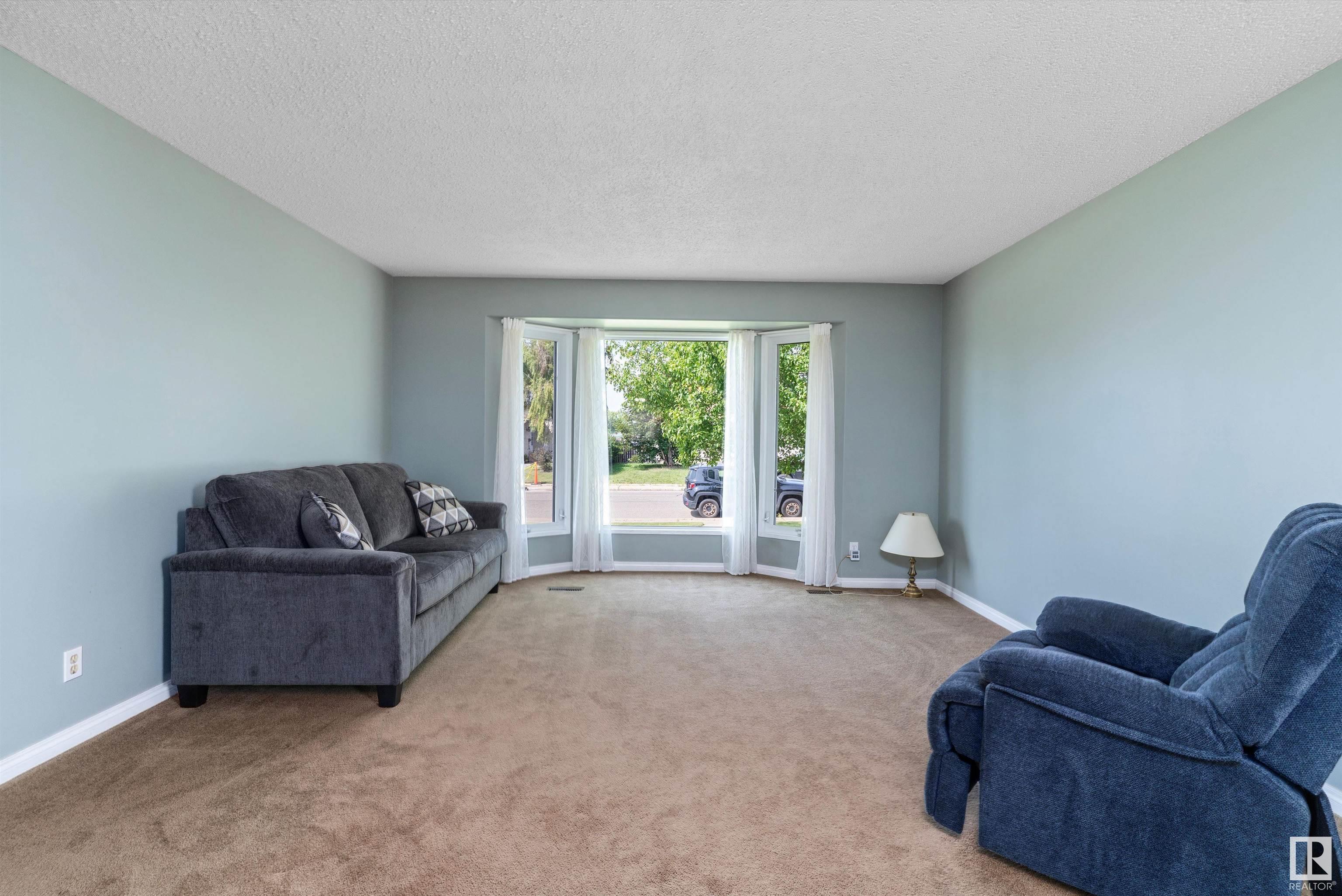 Fifth View of 836 KNOTTWOOD Road S, Menisa, Edmonton, Alberta, T6K 2V2