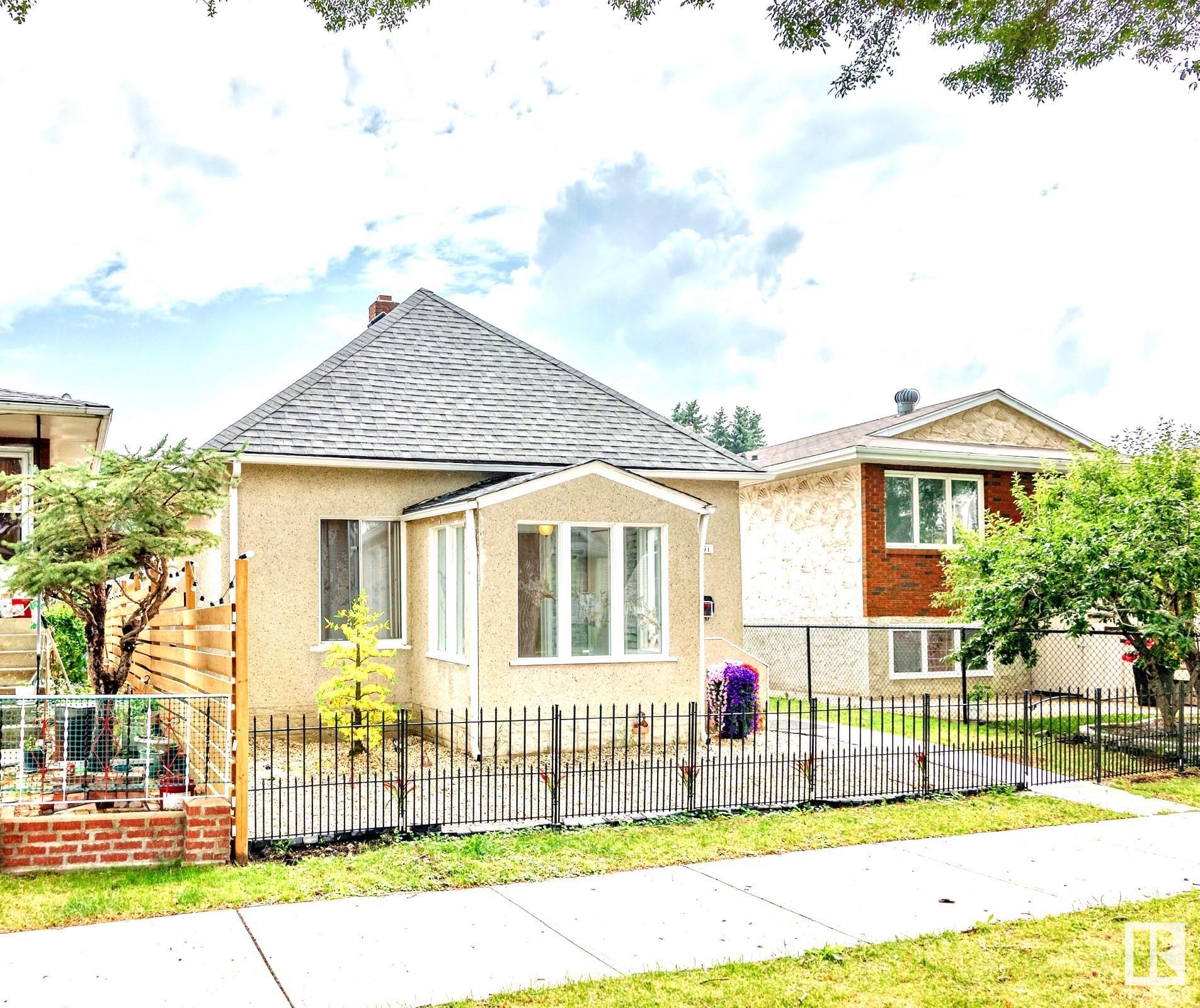 Third View of 11331 92 Street, Alberta Avenue, Edmonton, Alberta, T5G 0Z4