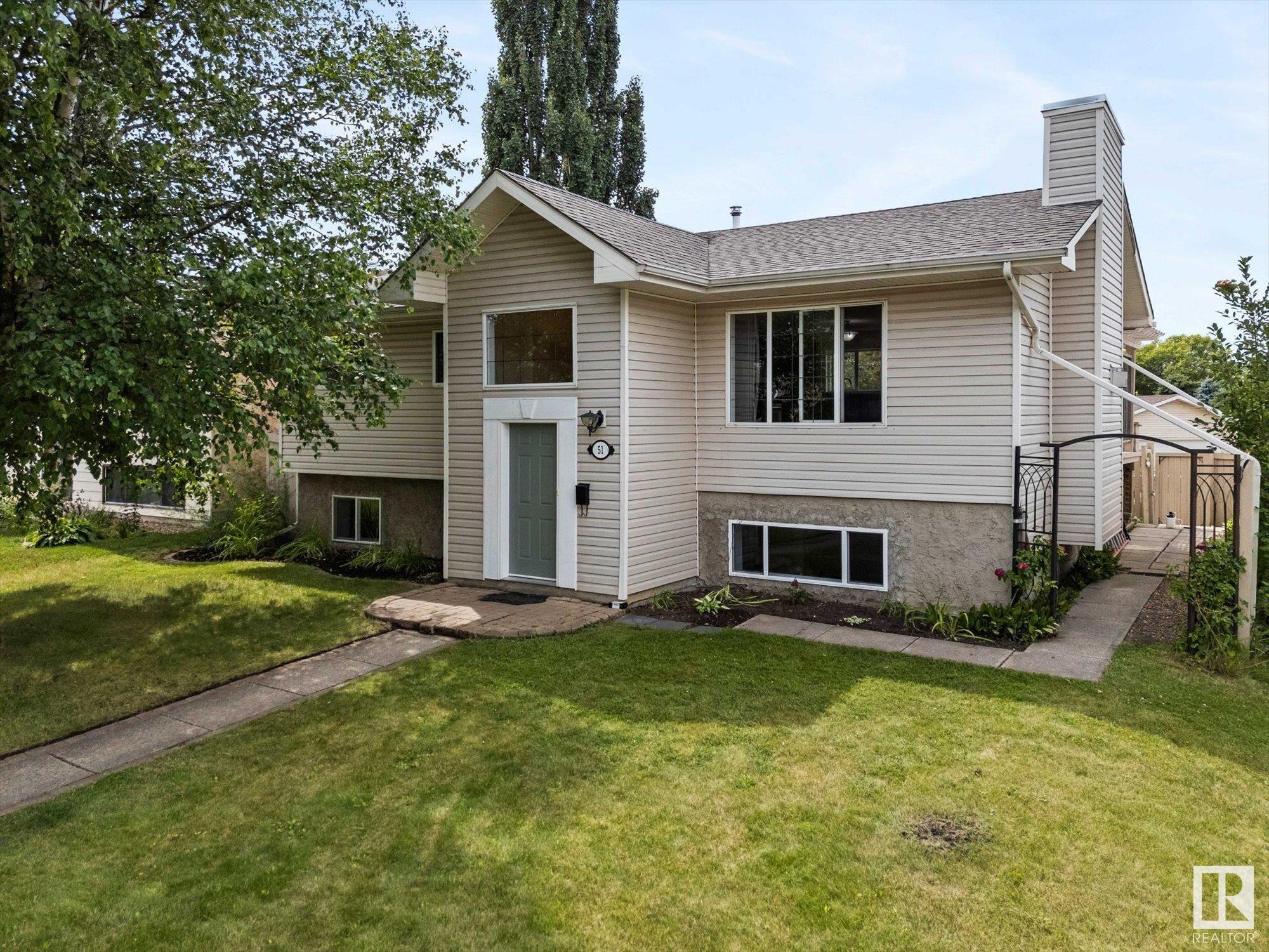 51 WEST TERRACE Place, E4450152, Alberta,