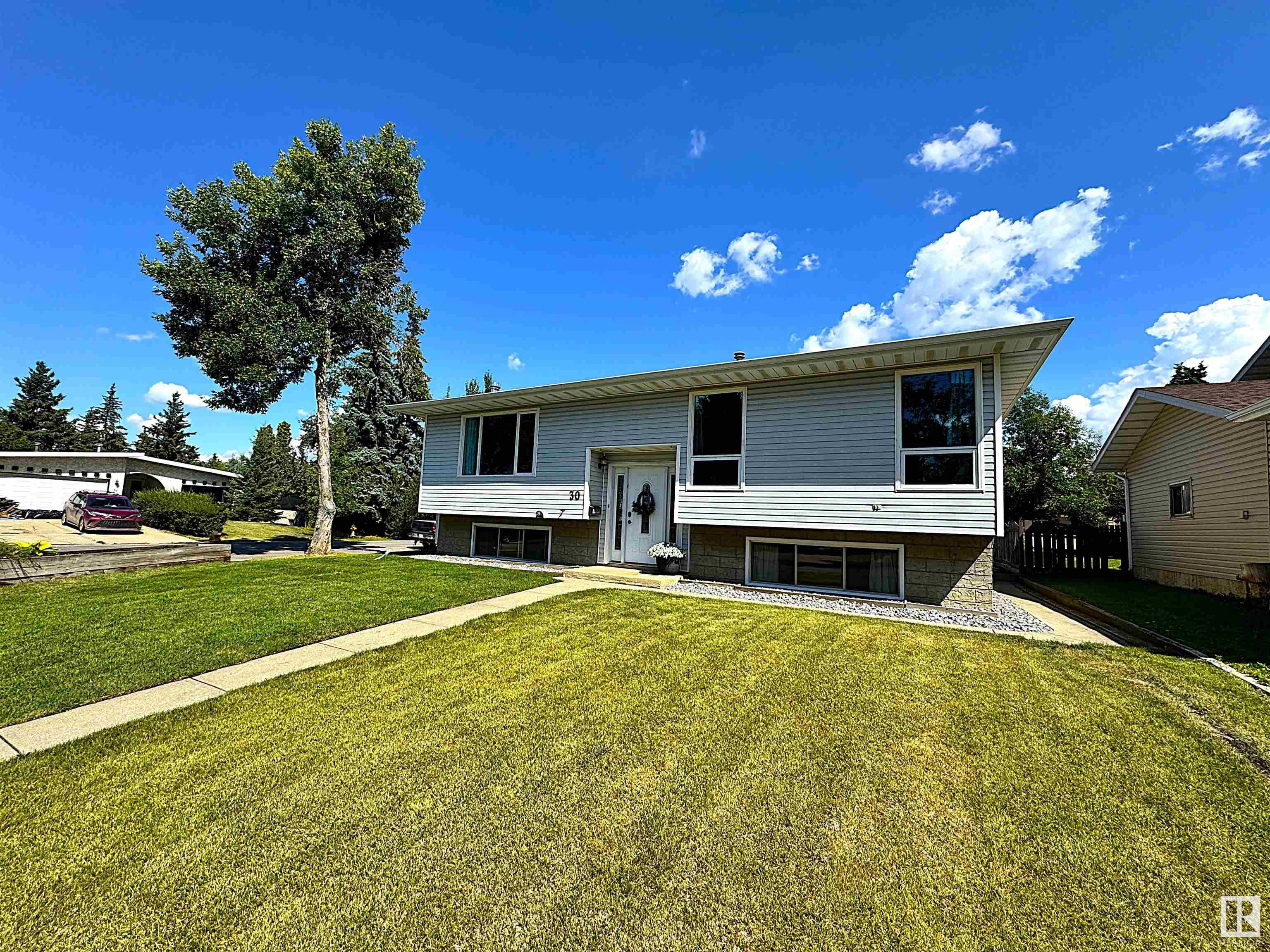30 LORRAINE Crescent, E4451310, Alberta,