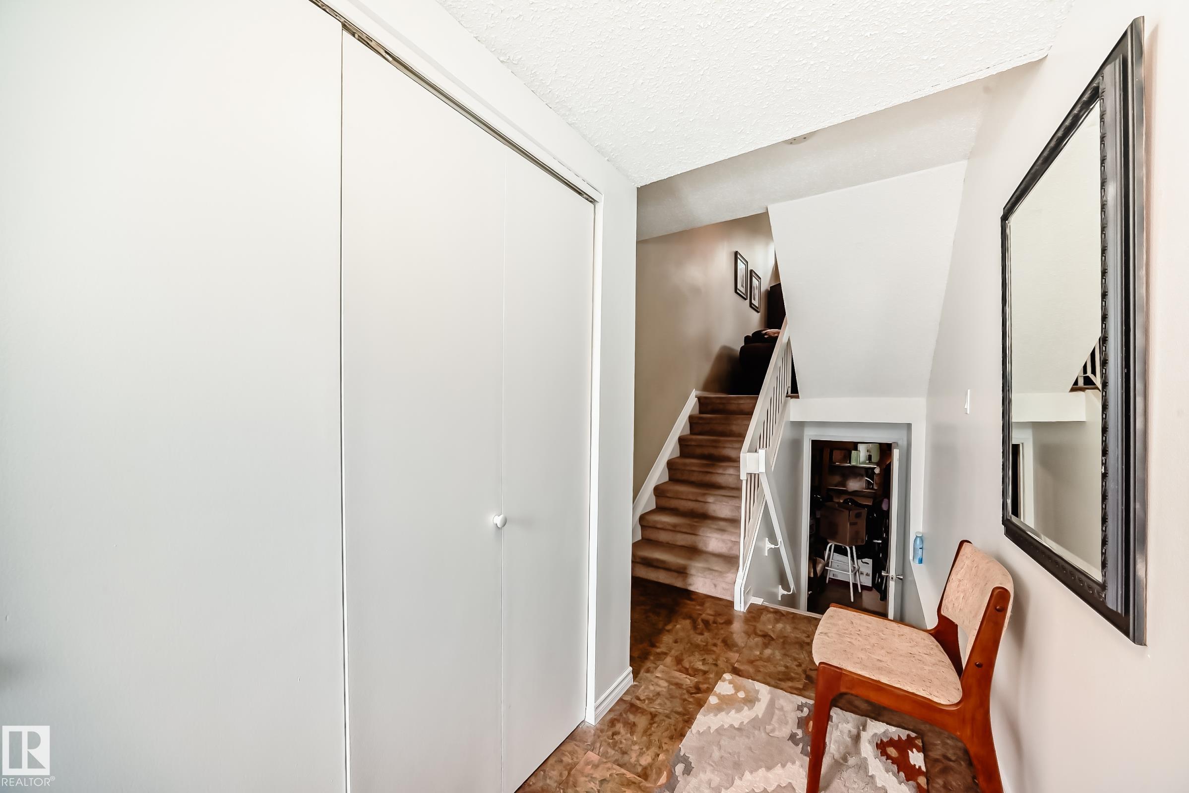Fourth View of 1049 MILLBOURNE E, Michaels Park, Edmonton, Alberta, T6K 2K2