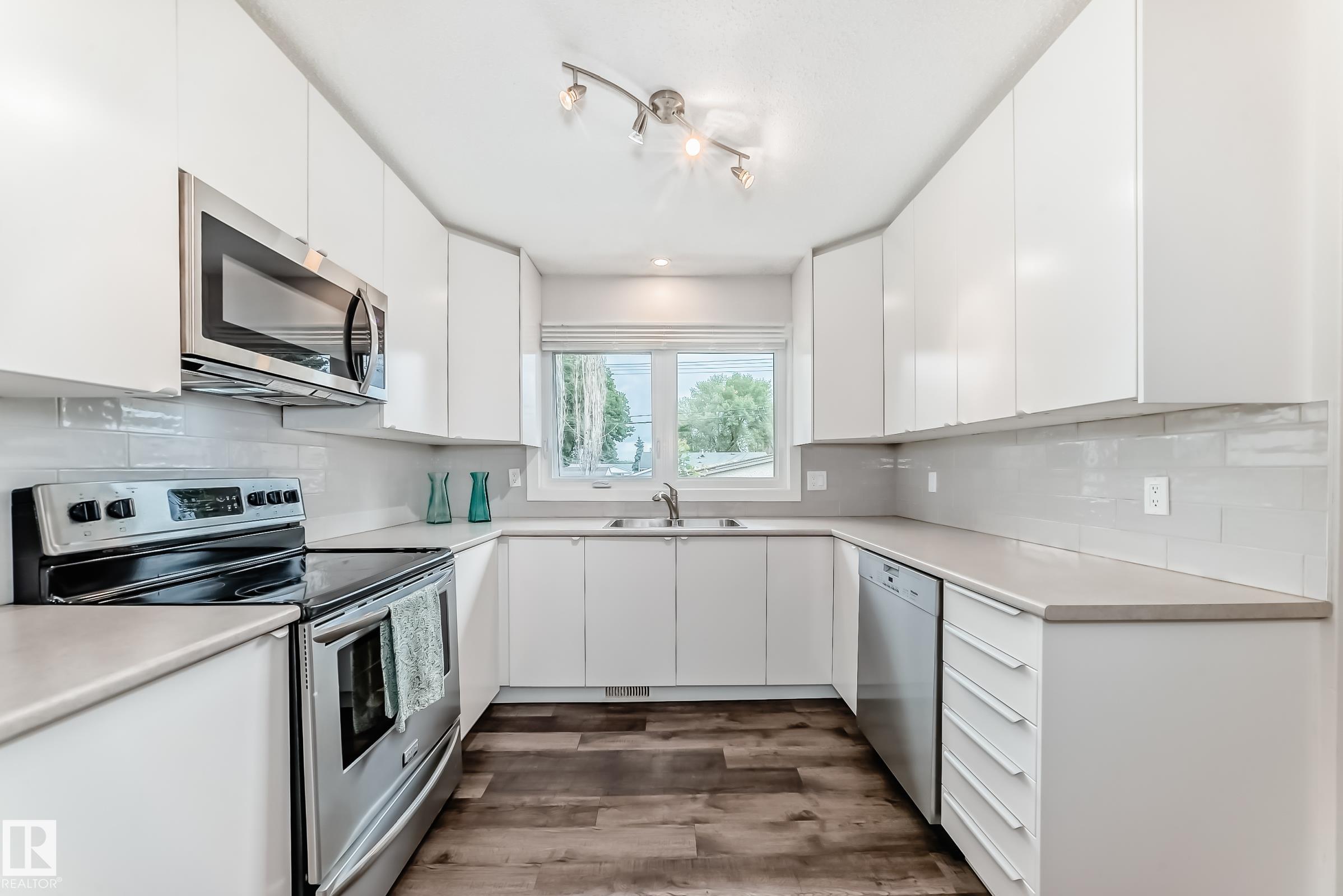 Third View of 8415 72 Street, Kenilworth, Edmonton, Alberta, T6B 1Y3