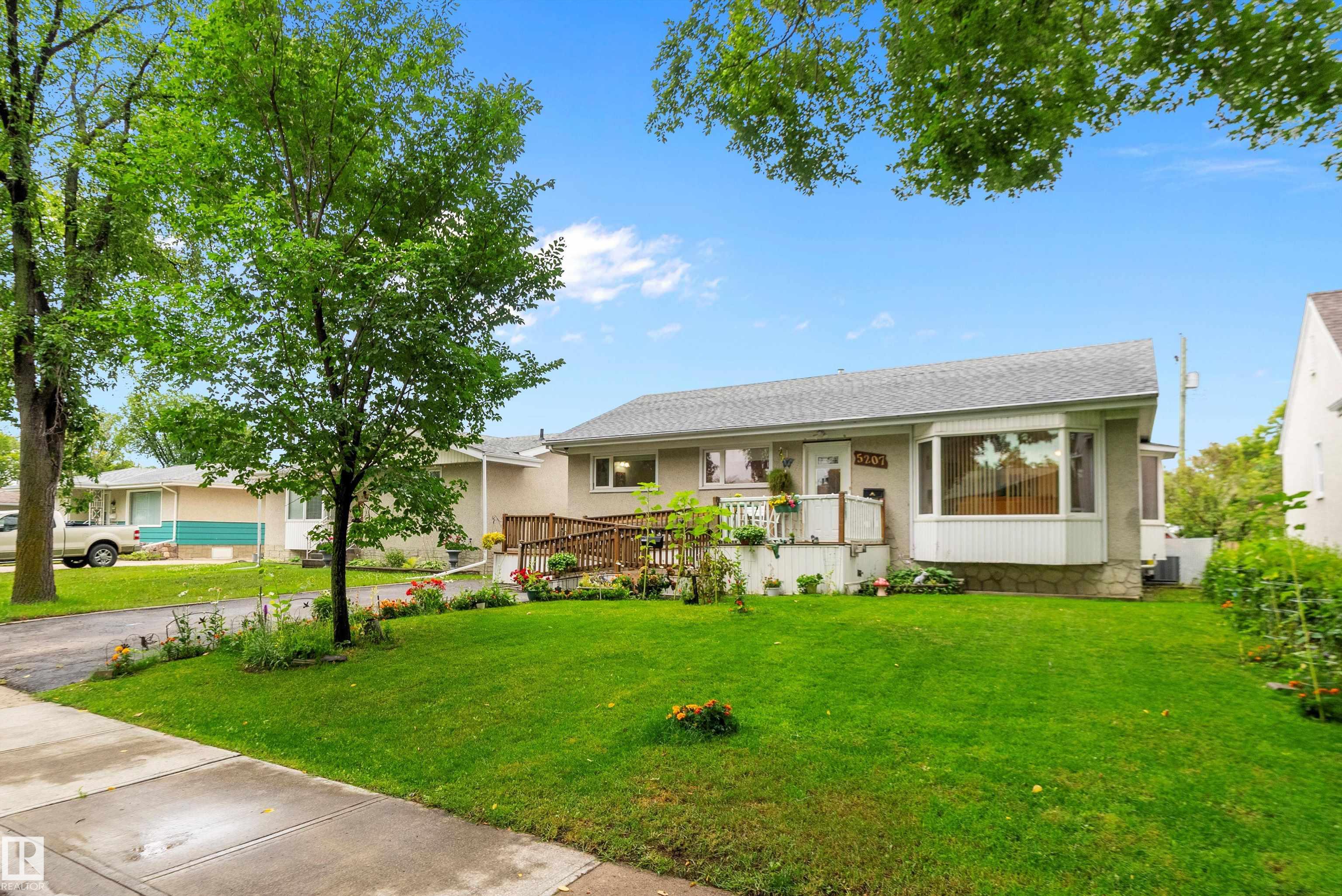 5207 47 Avenue, E4452198, Alberta,