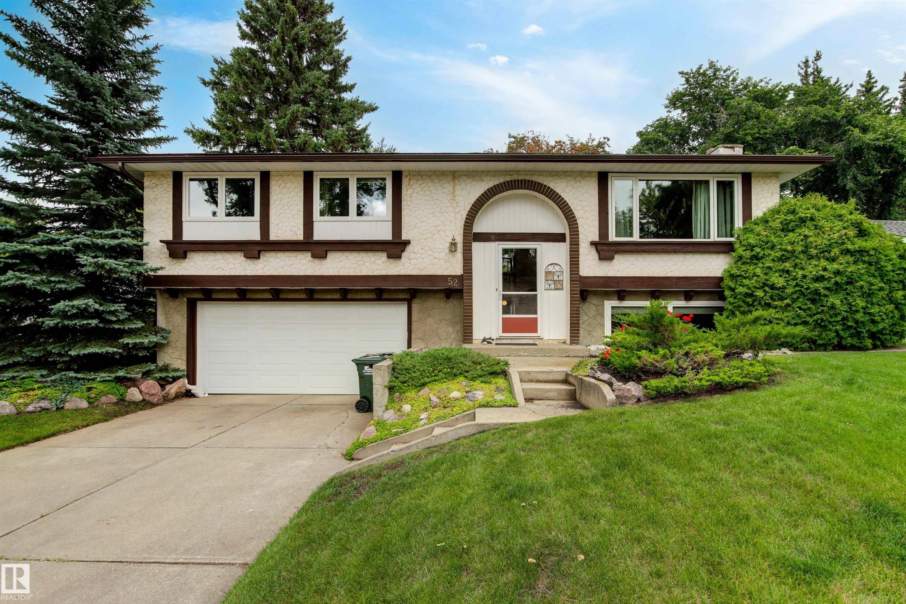 52 MANCHESTER Drive, E4452290, Alberta,