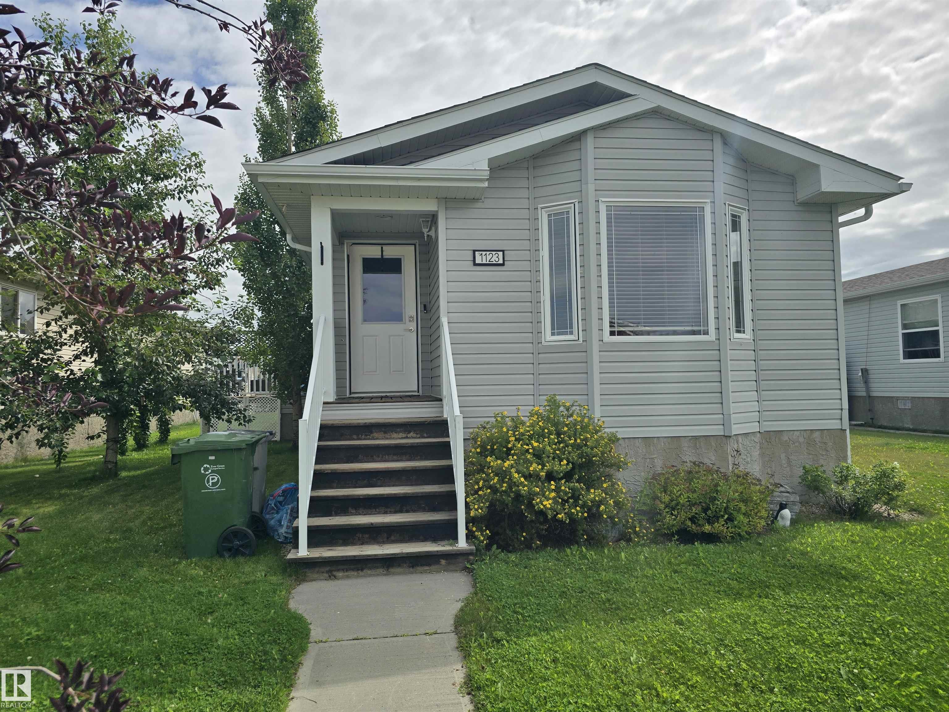 1123 Aspen Drive W, E4452326, Alberta,