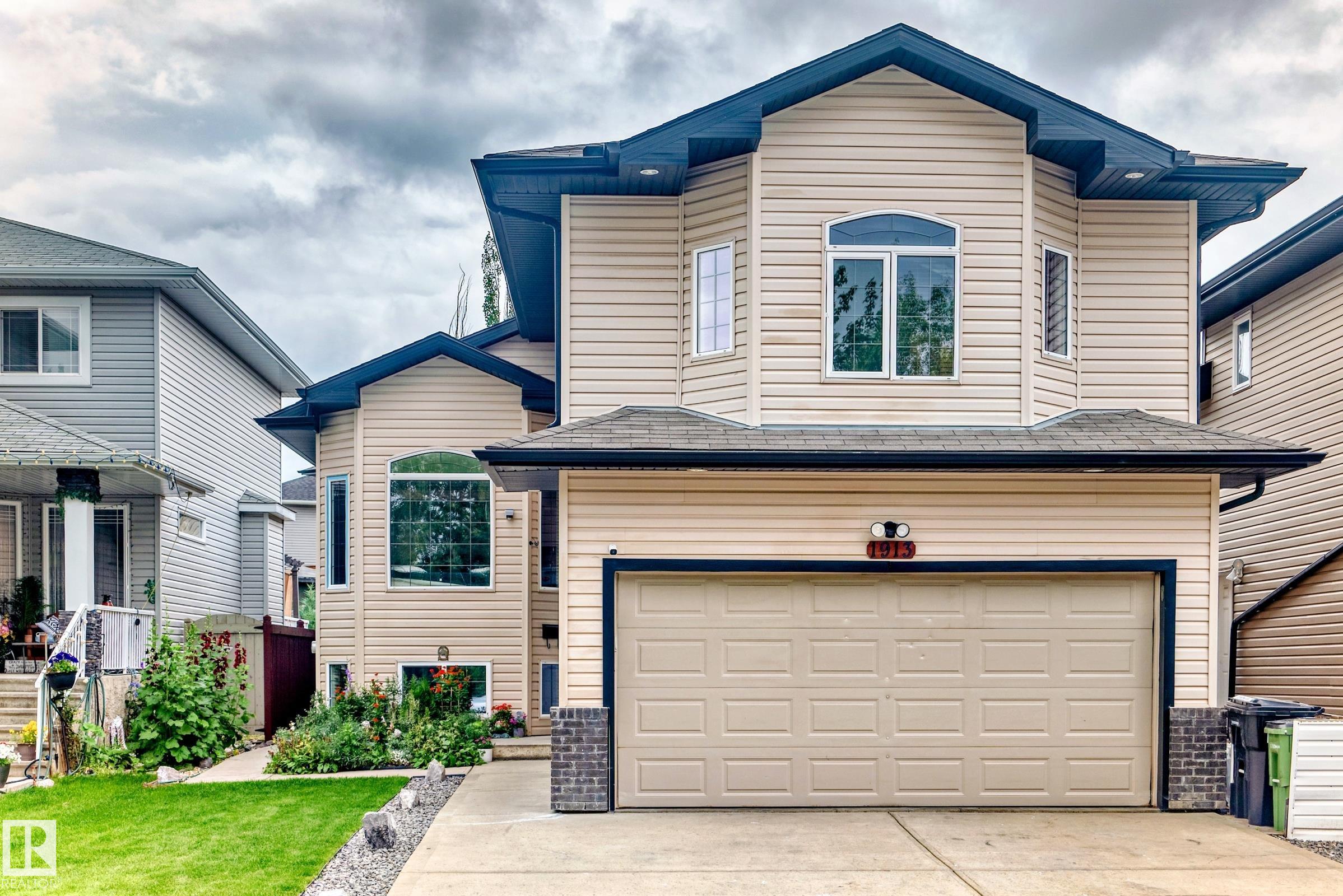 1913 33B Avenue, E4452352, Alberta,
