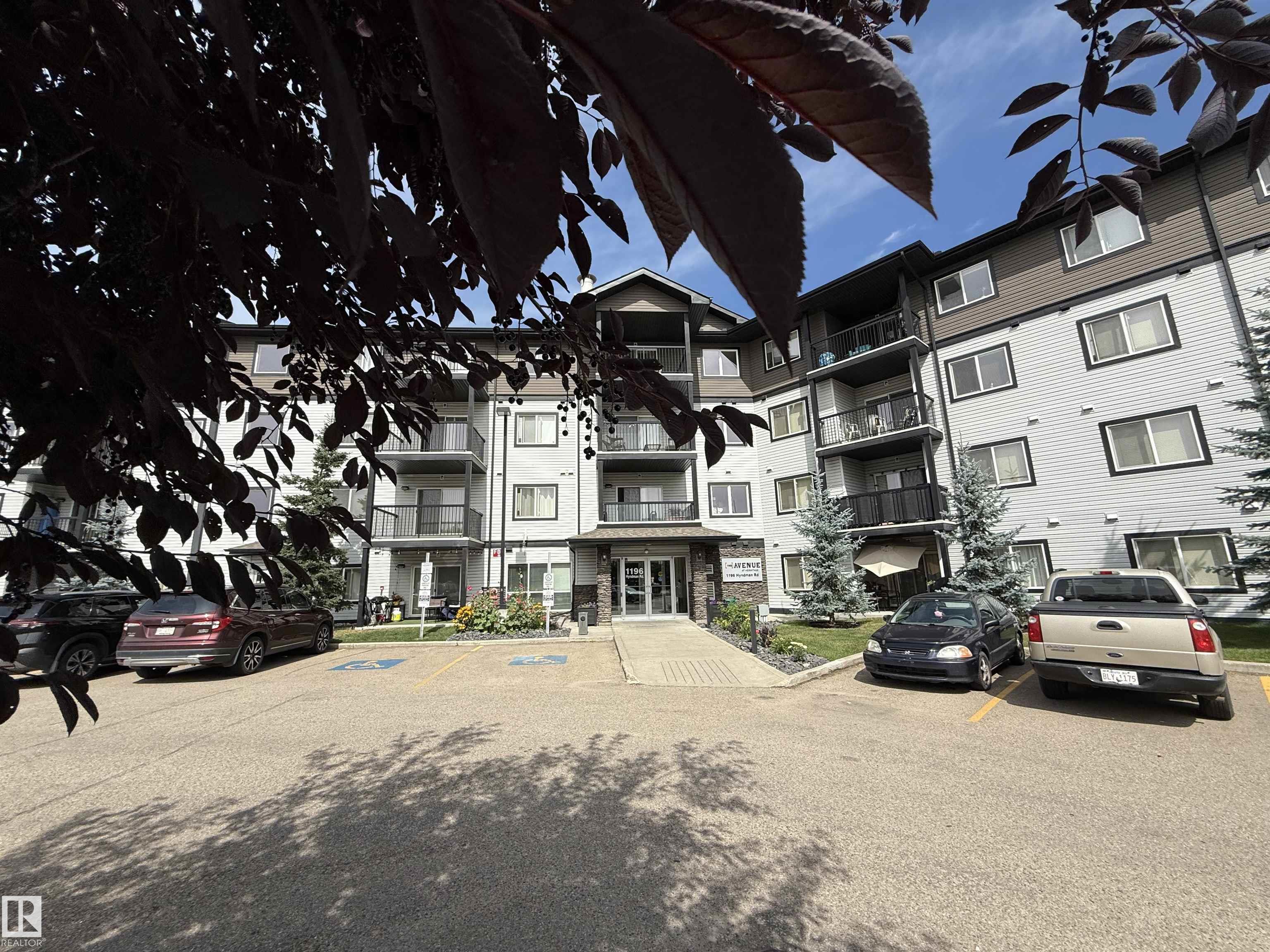 256 1196 HYNDMAN Road, E4452393, Alberta,