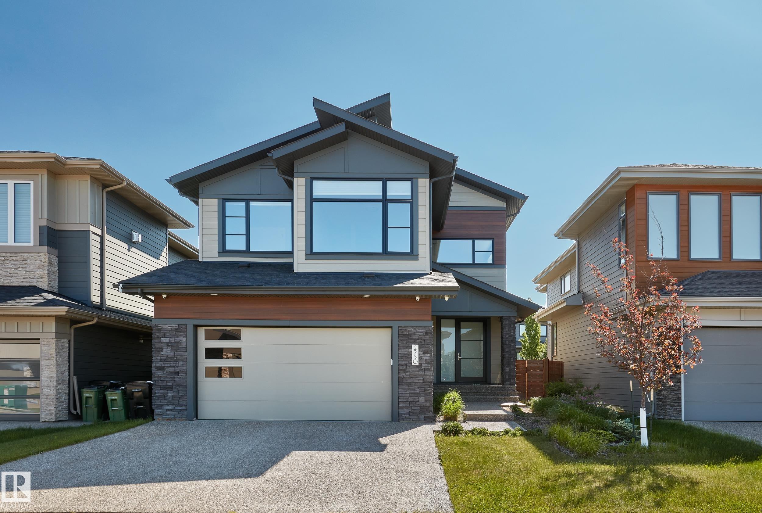 2250 KELLY Crescent, E4452397, Alberta,